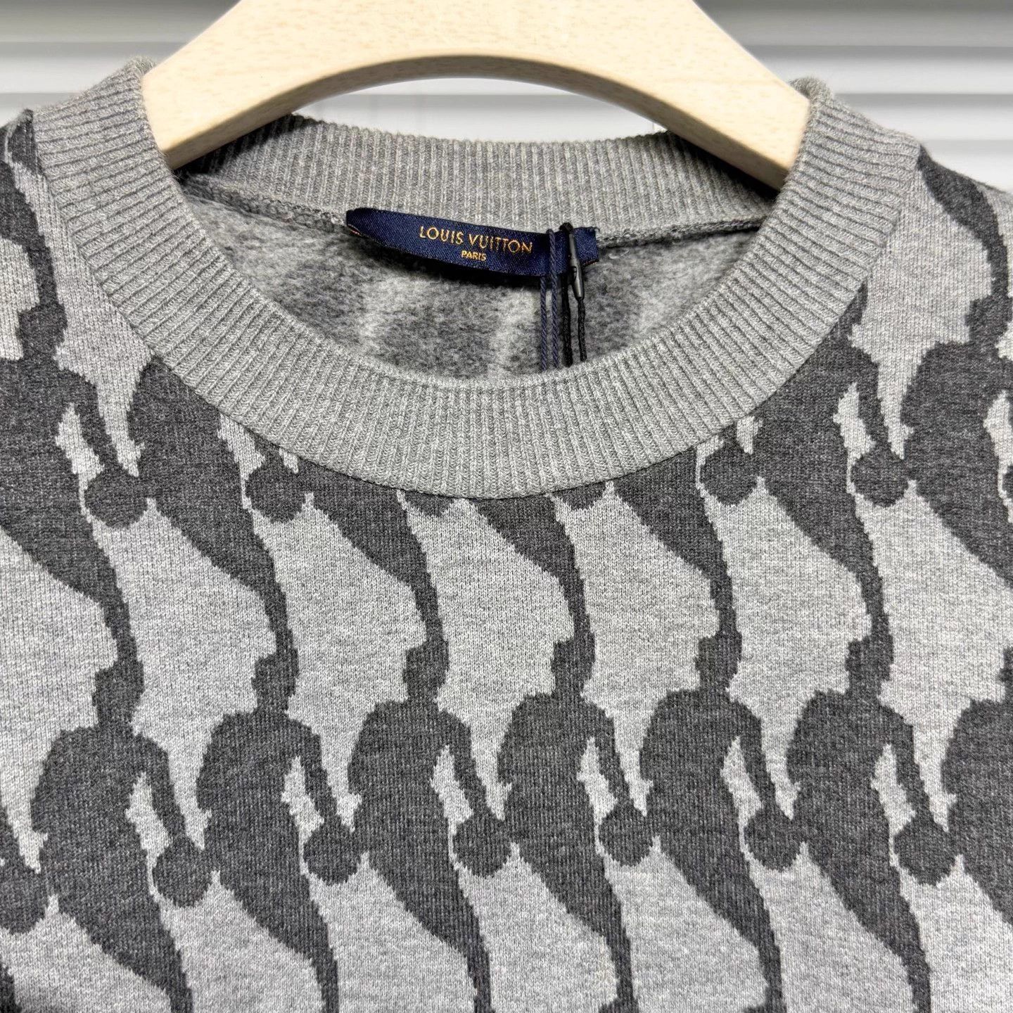 Louis Vuitton LV NBA silhouette print dark gray L sweatshirt Size US L / EU 52-54 / 3 - 3 Thumbnail