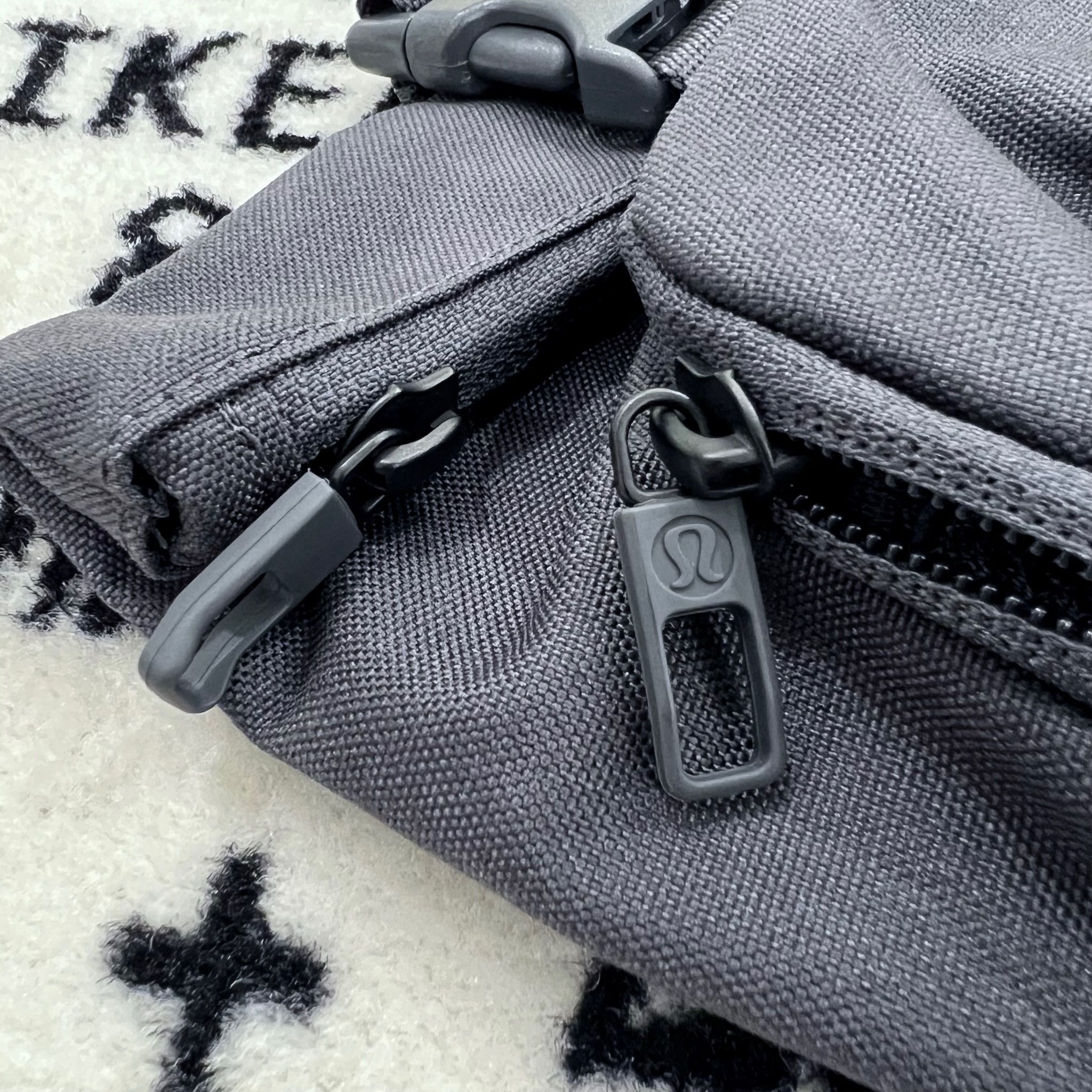 Lululemon Lululemon Early Embark Toiletry Kit Bag / Travel Pouch Size 26 - 4 Thumbnail