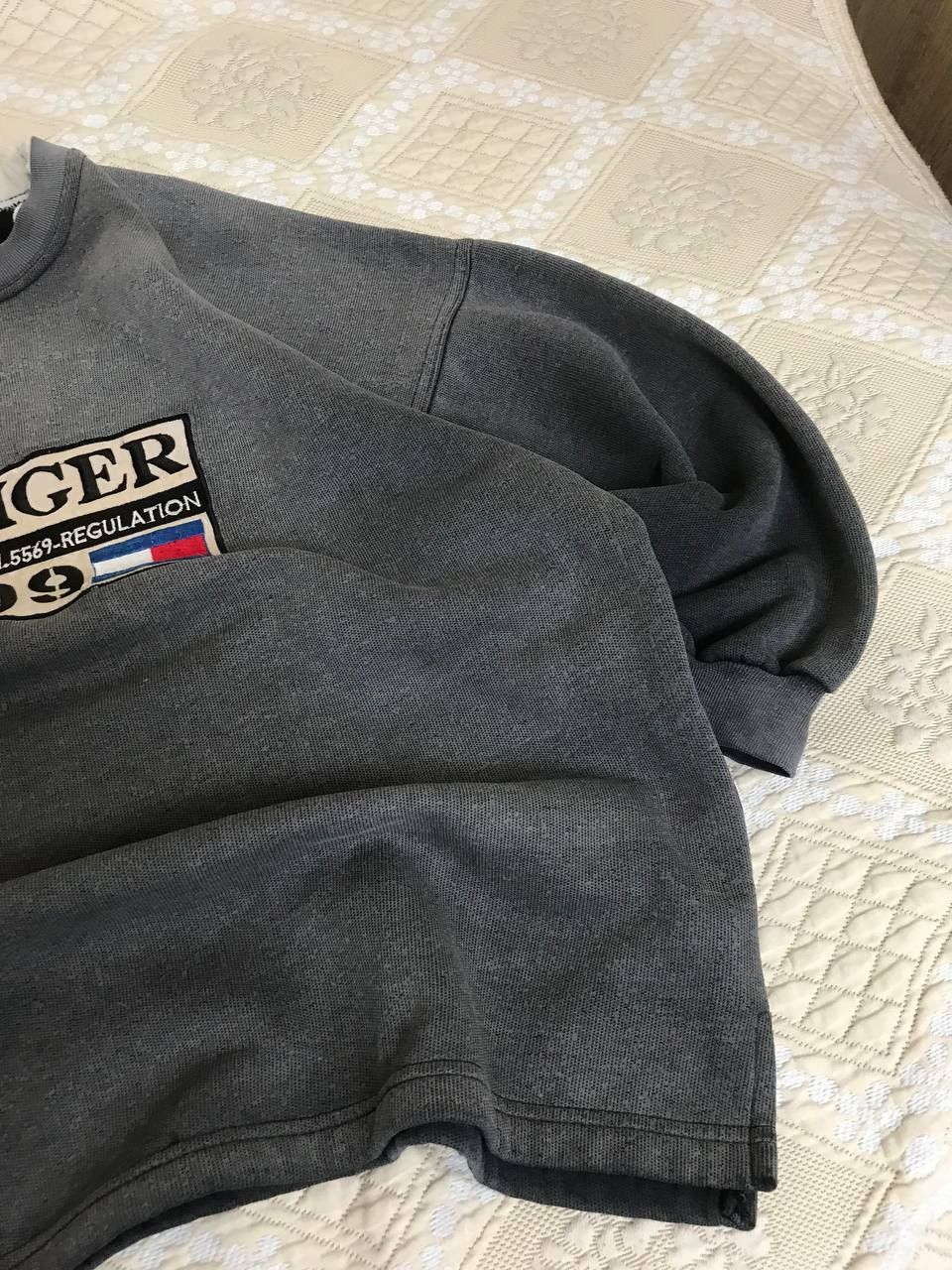 Tommy Hilfiger 🔥 TOMMY HILFIGER 90S VINTAGE CENTER LOGO OVERSIZE SWEATSHIRT Size US XL / EU 56 / 4 - 8 Thumbnail