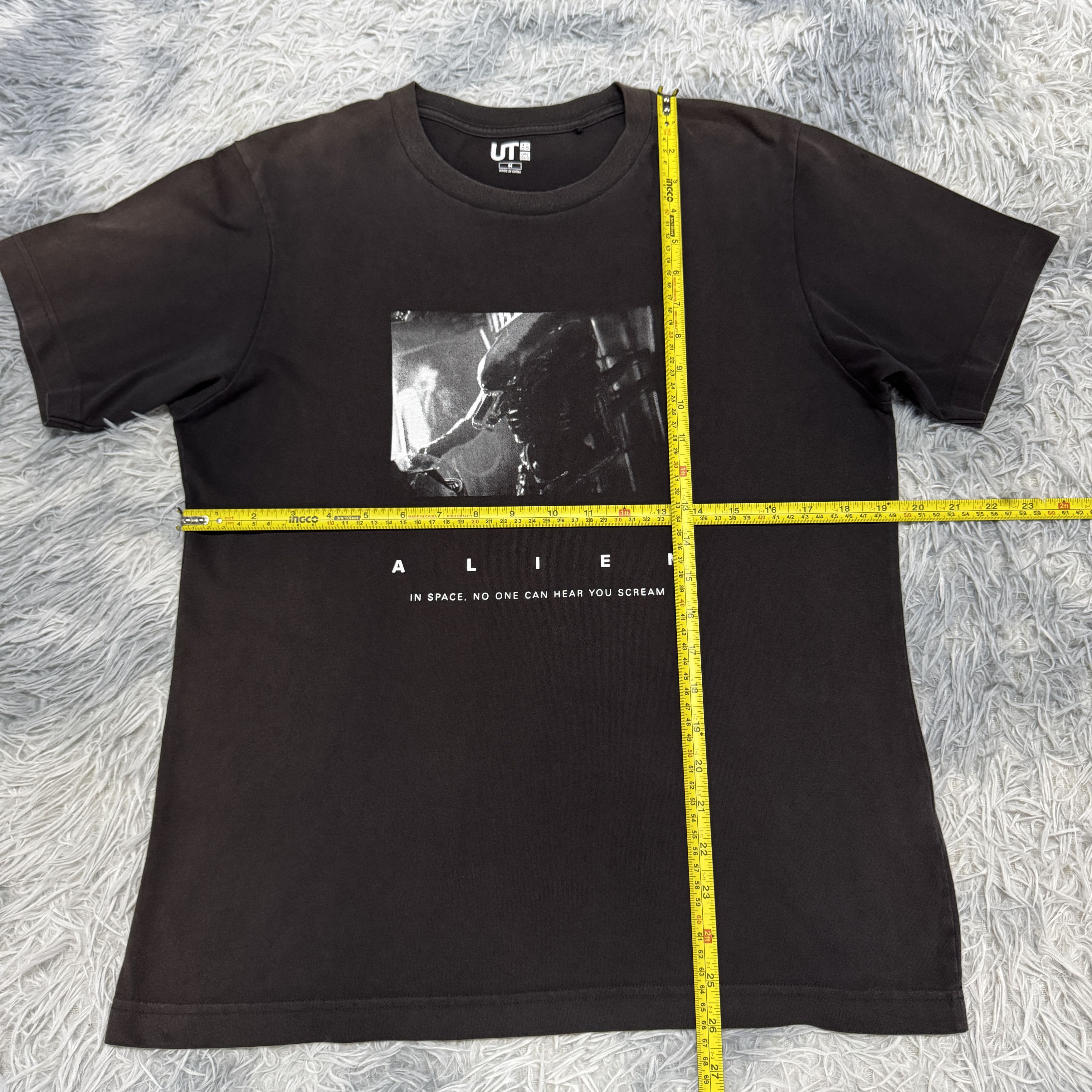 Uniqlo Uniqlo UT Alien Movie Graphic Sunfaded Tshirt Mens Size US M / EU 48-50 / 2 - 5 Thumbnail