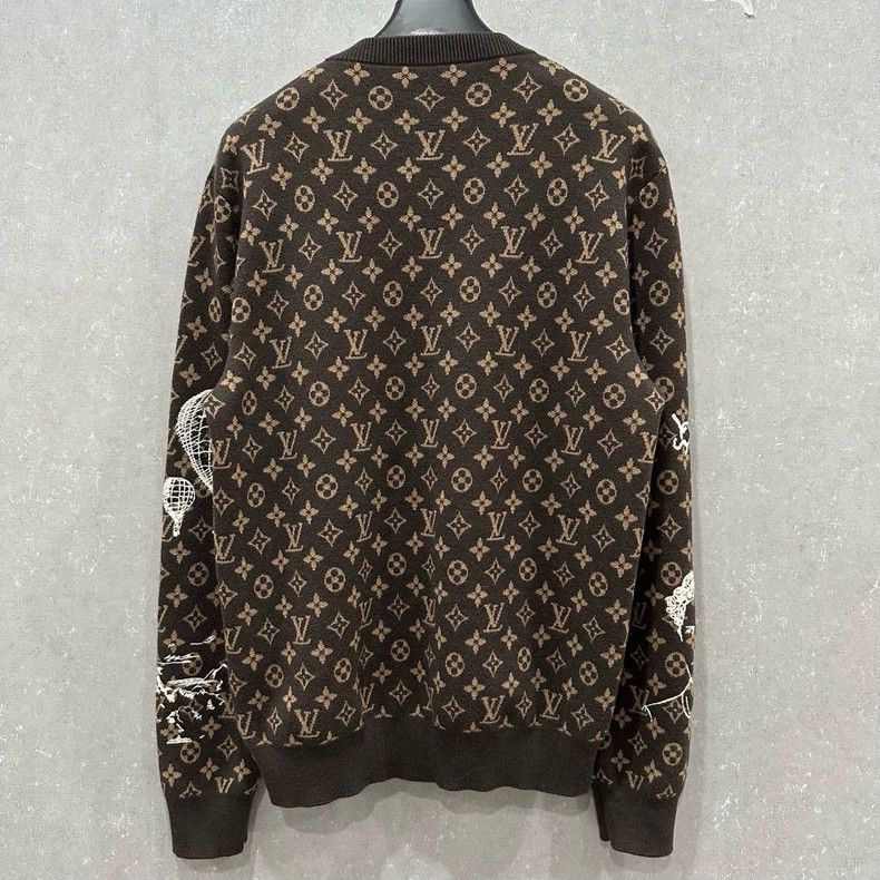 Louis Vuitton Louis Vuitton presbyopic full logo embroidered pattern swe Size US M / EU 48-50 / 2 - 2 Thumbnail