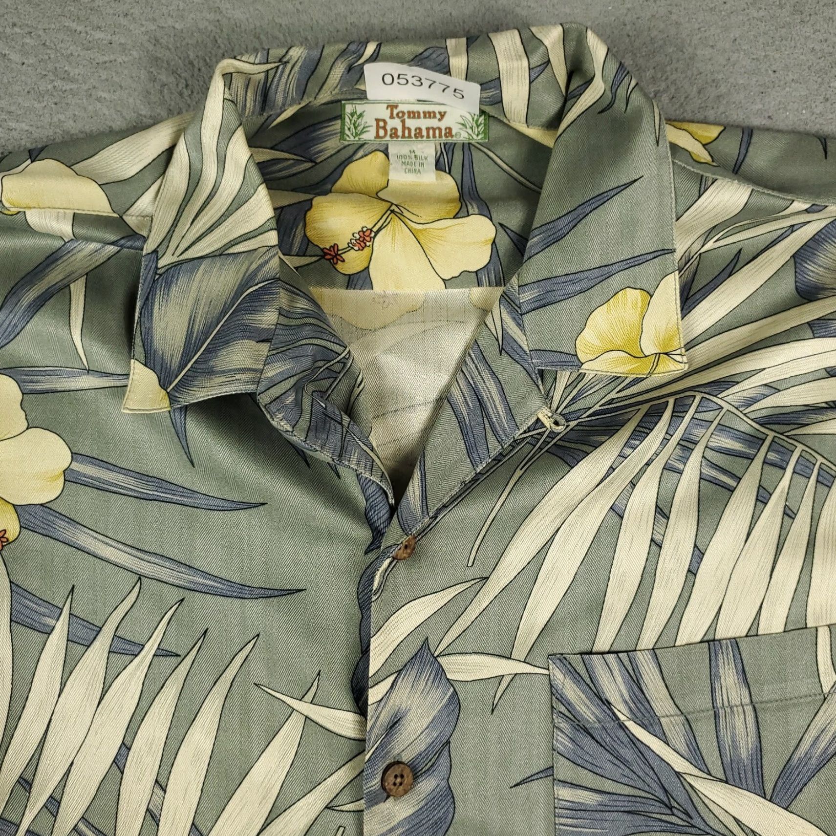 Tommy Bahama Tommy Bahama Hawaiian Shirt Mens Medium Red Floral Button Up Short Sleeve Aloha Size US M / EU 48-50 / 2 - 2 Thumbnail