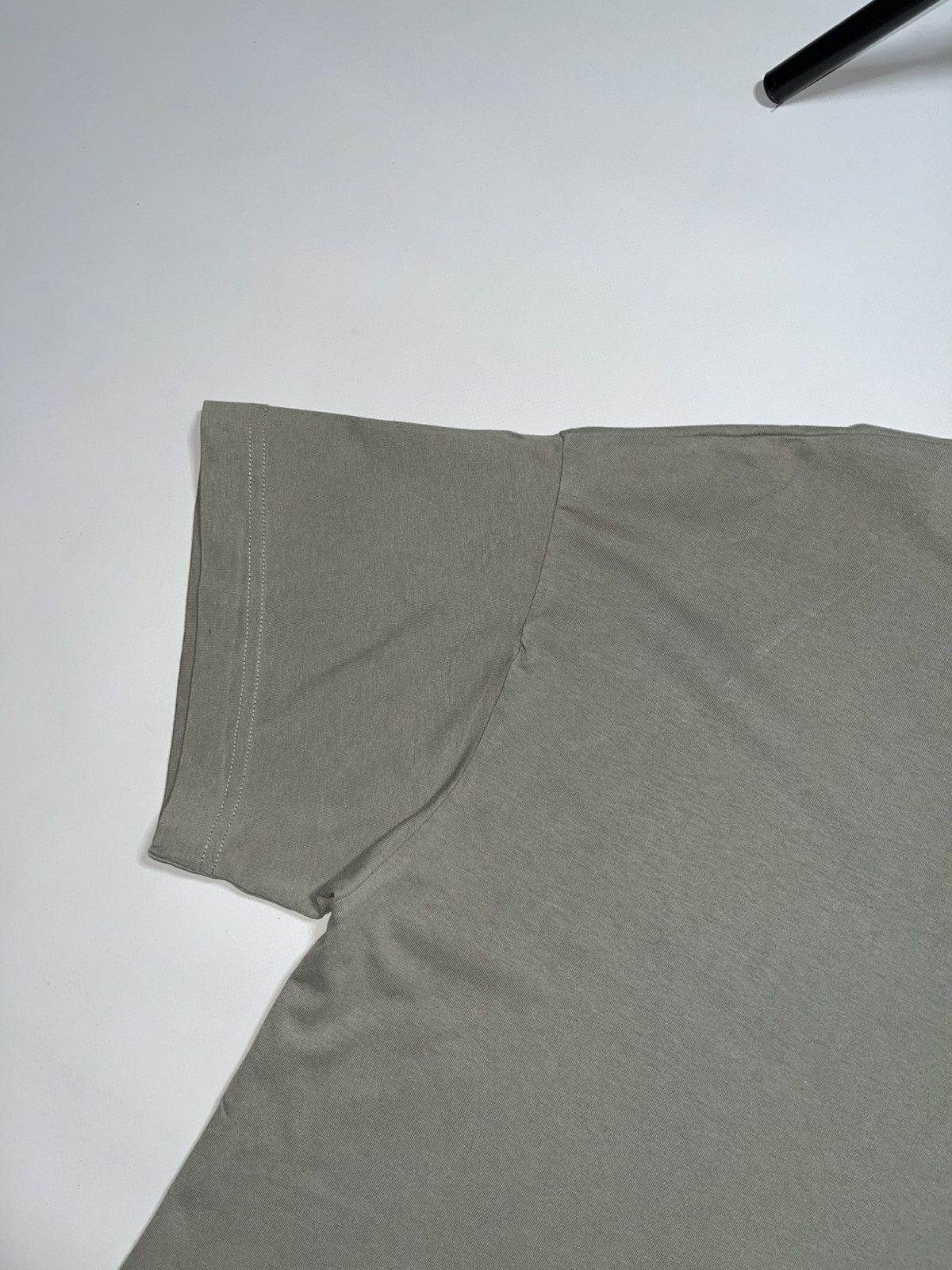 AC/DC Vintage AC/DC World Tour Khaki perfectly washed t-shirt Size US S / EU 44-46 / 1 - 5 Thumbnail