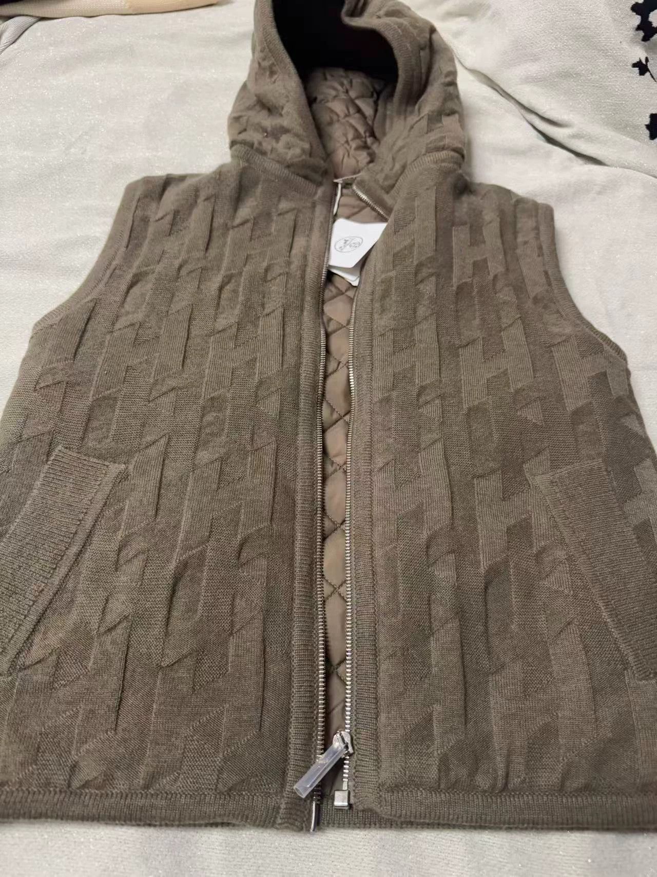 Hermes Hermès 25 New Hooded Vest 34 Authentic New Size XS / US 0-2 / IT 36-38 - 2 Thumbnail
