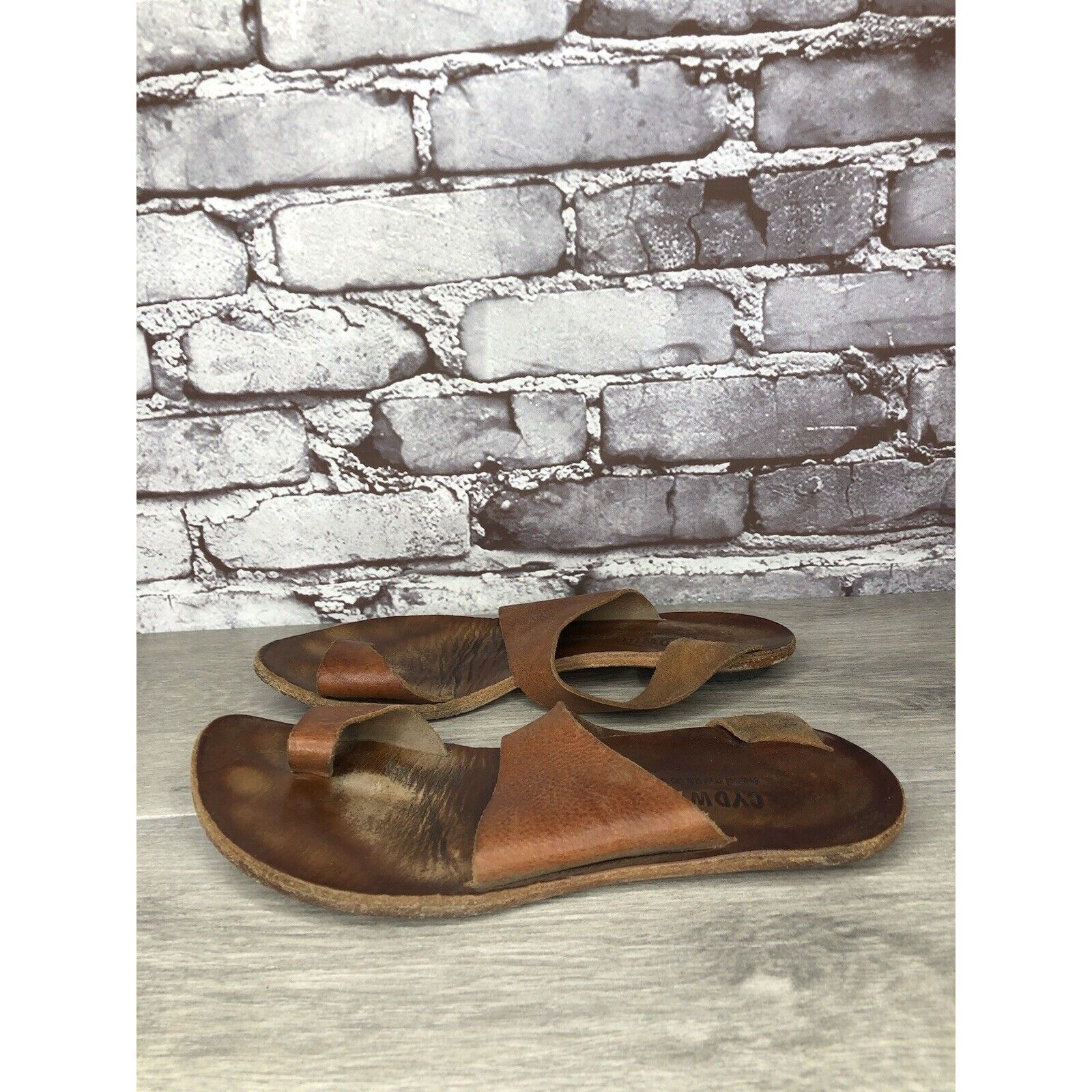 CYDWOQ Cydwoq Brown Leather Toe Post Strap Flat Handmade Sandals Wo Size US 9 / IT 39 - 1 Thumbnail