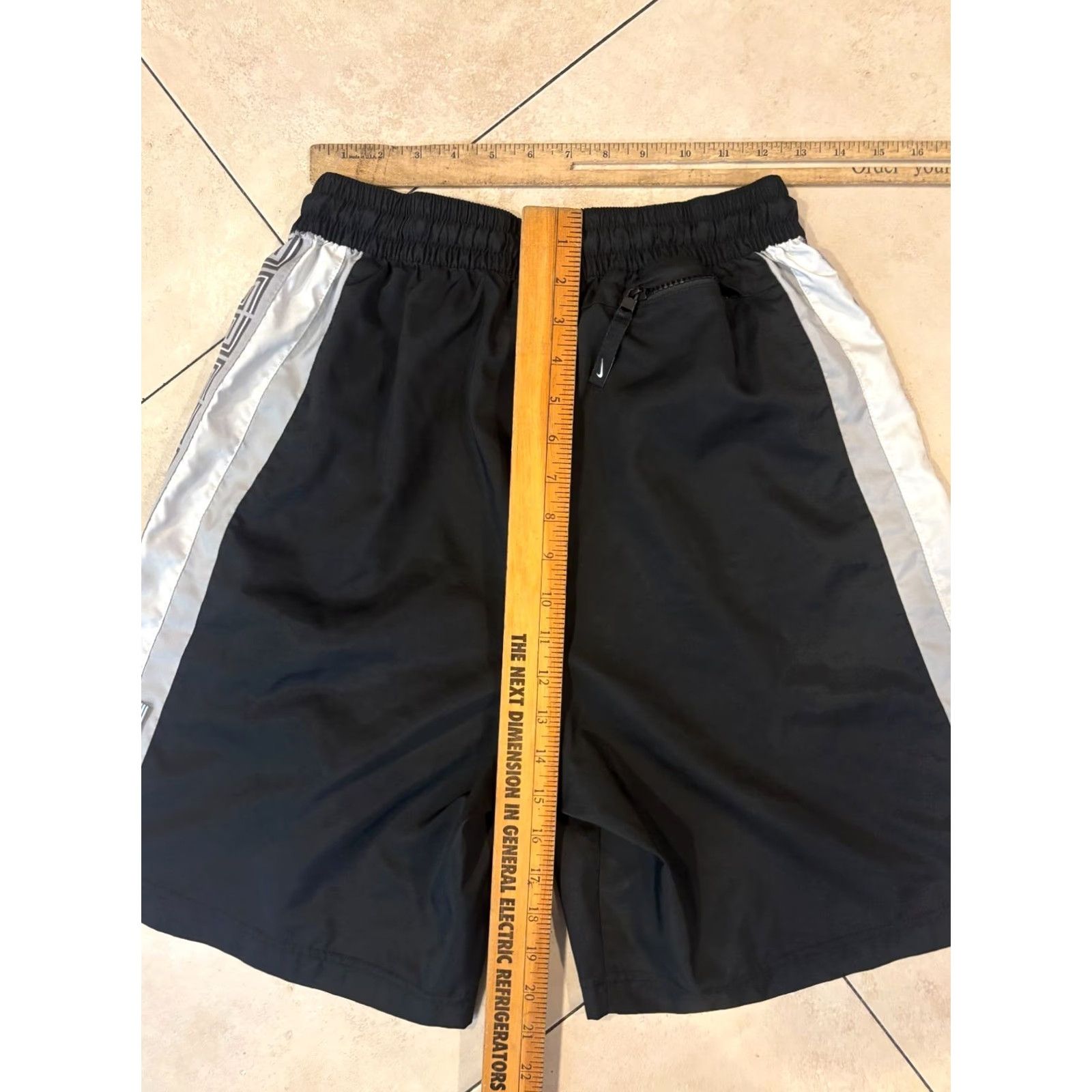 Nike Vintage Nike Satin Shorts Mens L Black 90s Athletic Drawstring Elastic Waist Polyester Satin 6172 Size US 33 - 6 Thumbnail