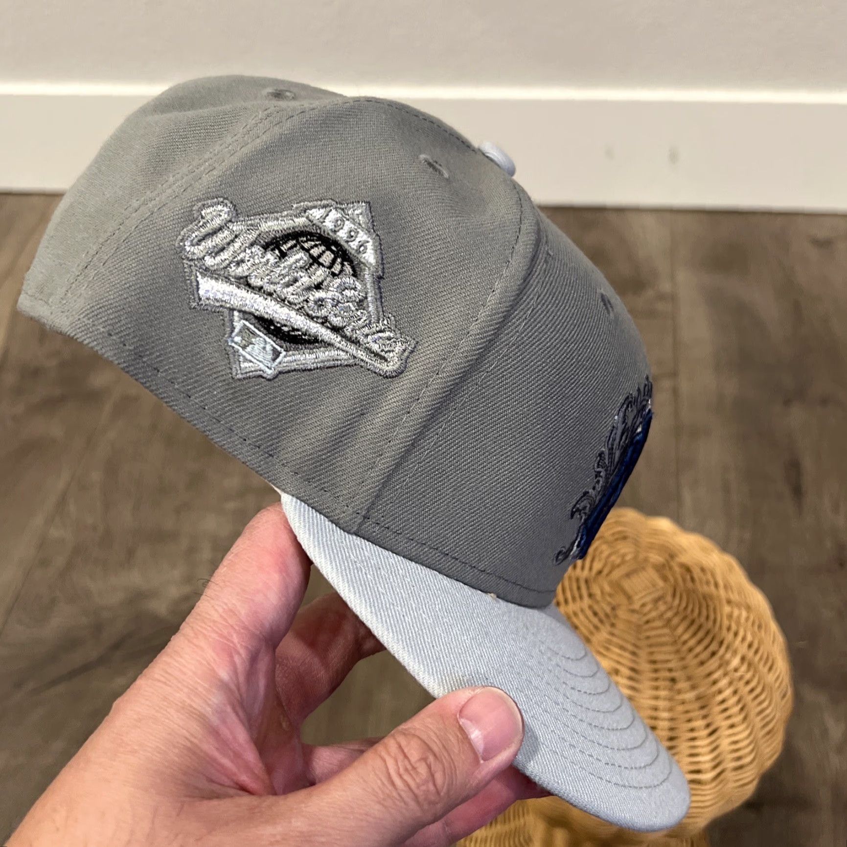 Vintage NEW YORK YANKEES Silver Baseball Cap 8 Exclusive London Mens Size ONE SIZE - 6 Thumbnail