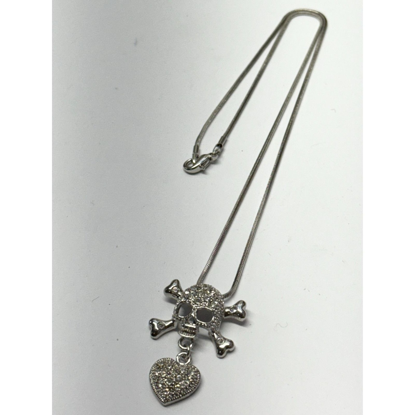 Other Vintage rhinestone skull and bone heart charm snake chain ne Size ONE SIZE - 3 Thumbnail