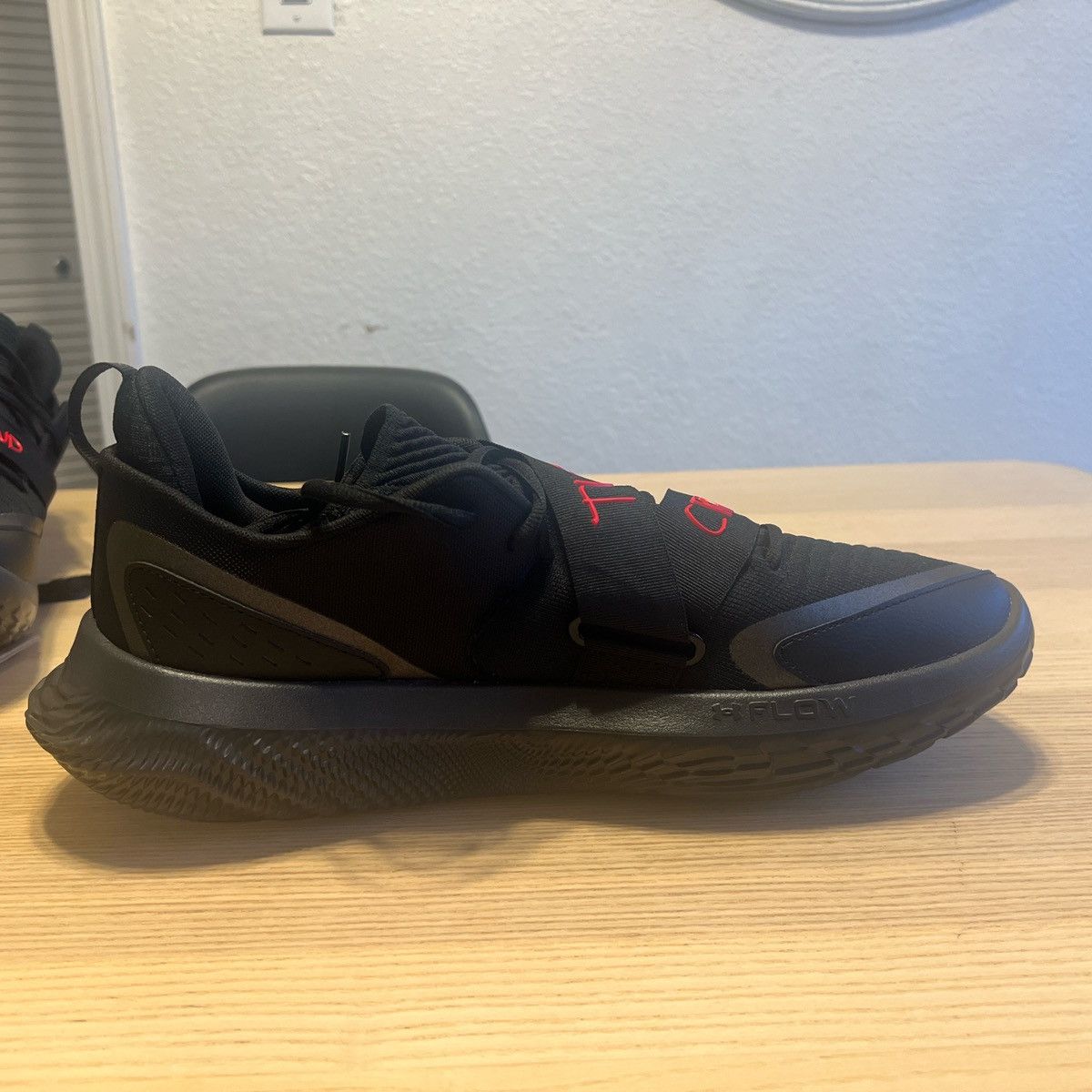 Tuff Crowd × Under Armour TUFF CROWD X UNDER ARMOUR FLOW FUTR Size US 14 / EU 47 - 3 Thumbnail