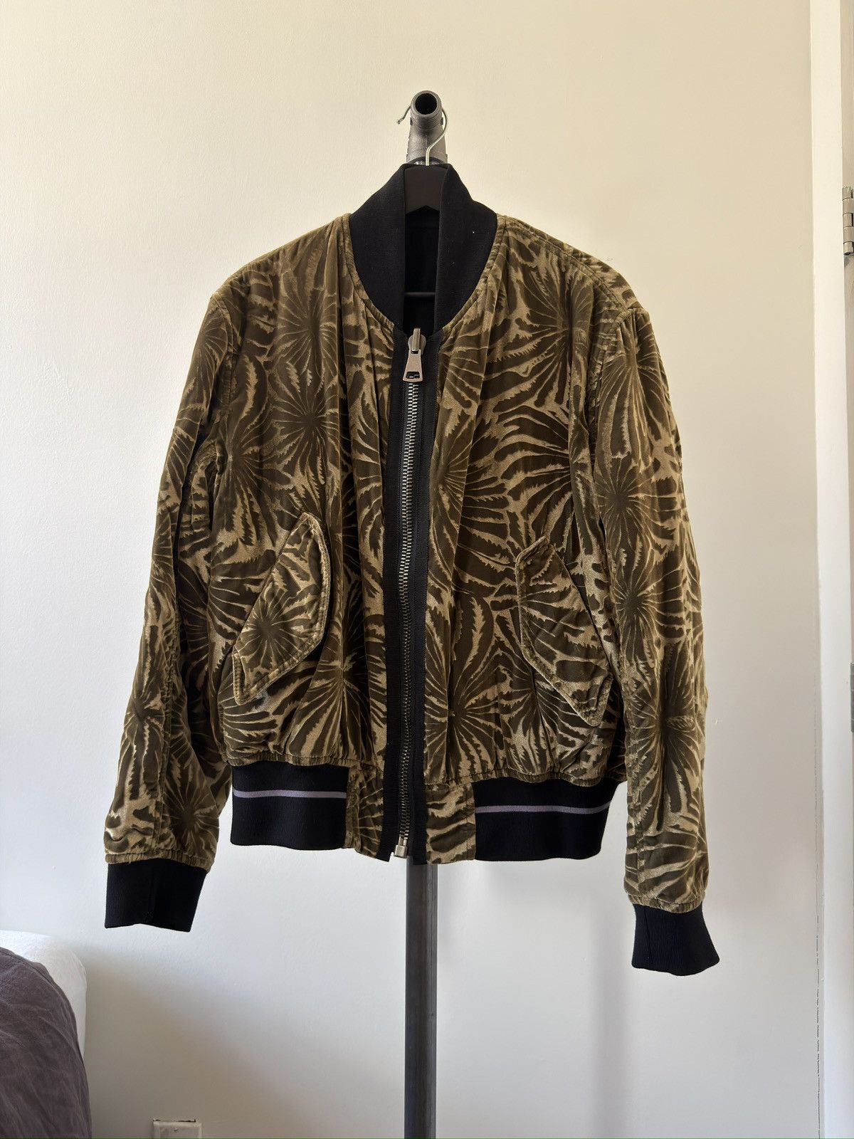 Haider Ackermann FW18 Gold Velvet Palm Tree Bomber Size US S / EU 44-46 / 1 - 1 Thumbnail