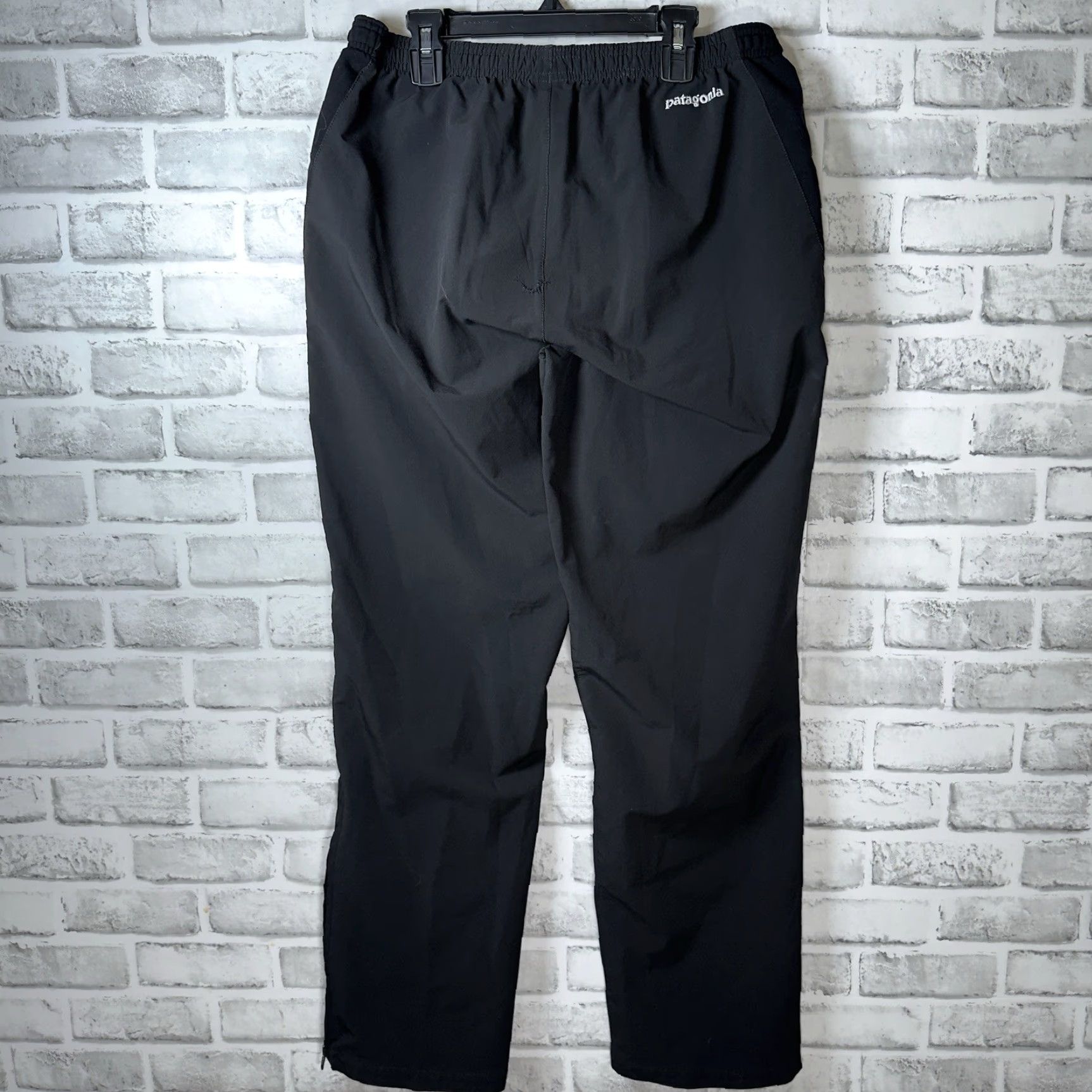Patagonia Patagonia Black Athletic Polyester Pants Mens Size M Sweatpants Regular Athletic Fit Leather? Size US 31 - 5 Thumbnail