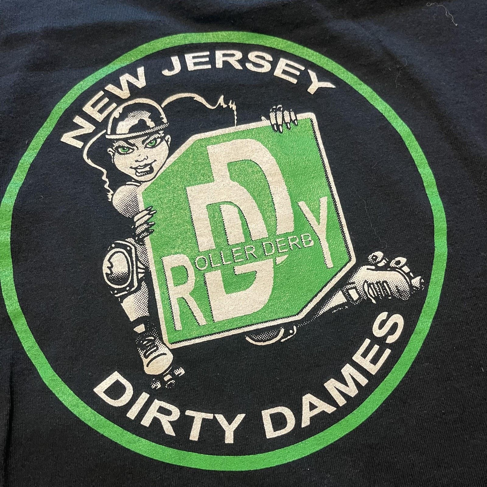Gildan New Jersey Dirty Dames Shirt M Roller Derby Graphic T-Shirt Size US M / EU 48-50 / 2 - 4 Thumbnail
