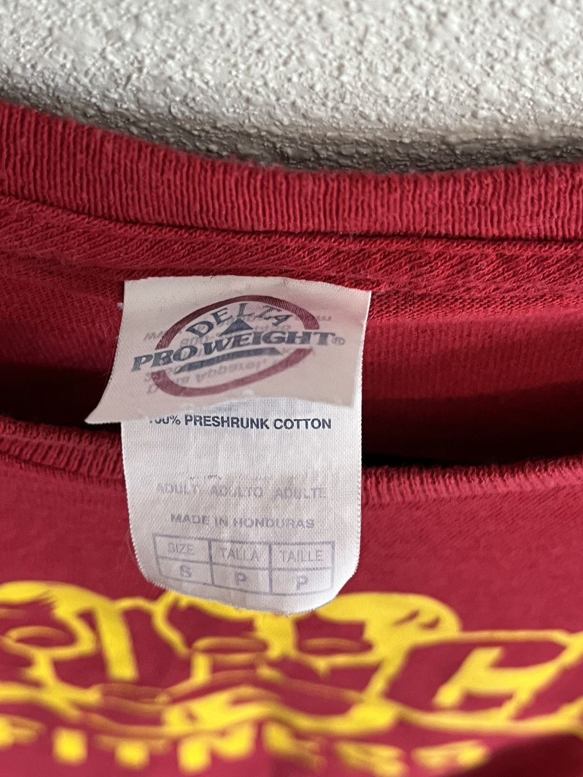 Vintage Crunch Fitness Graphic Tee Red Yellow Delta Tag (S) Size US S / EU 44-46 / 1 - 3 Thumbnail
