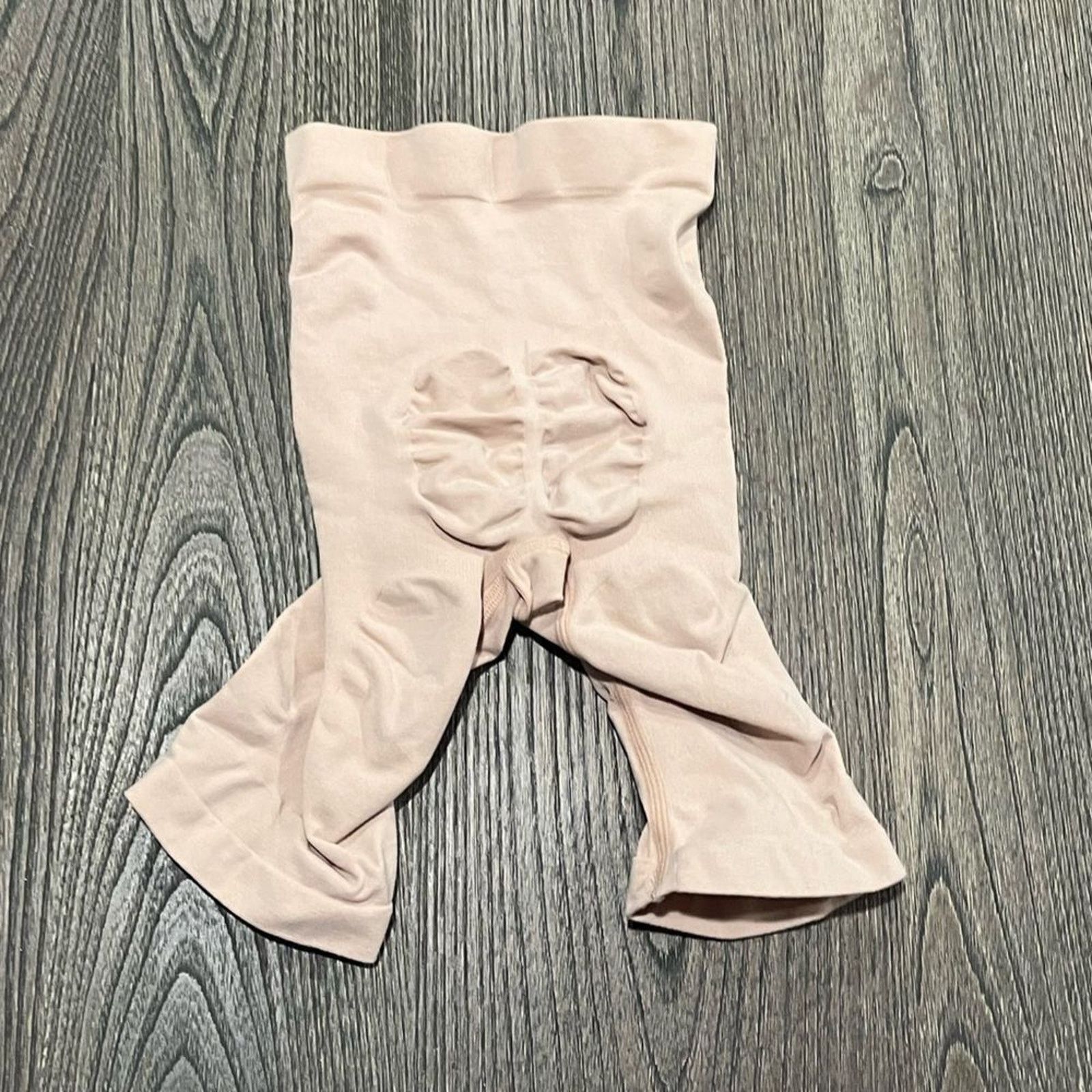 SKIMS NWOT Skims Shapewear Knee Shorts Sculpting Mid Thigh Siz S-M Size ONE SIZE - 3 Thumbnail