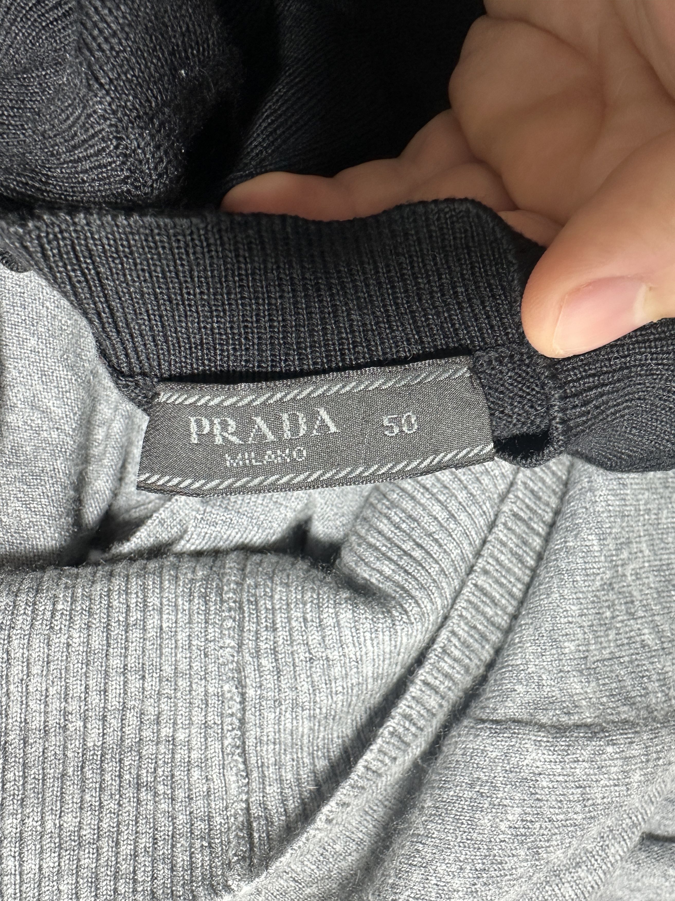 Prada Prada Virgin Wool Fine Knit V Neck Sweater Vest Size 50 IT Size US M / EU 48-50 / 2 - 3 Thumbnail