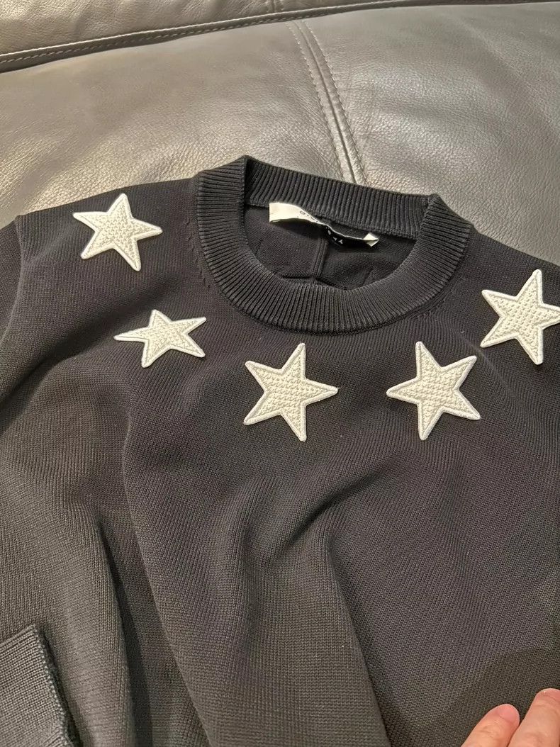 Givenchy Givenchy White five-pointed star knitted sweater, small si Size US S / EU 44-46 / 1 - 9 Thumbnail