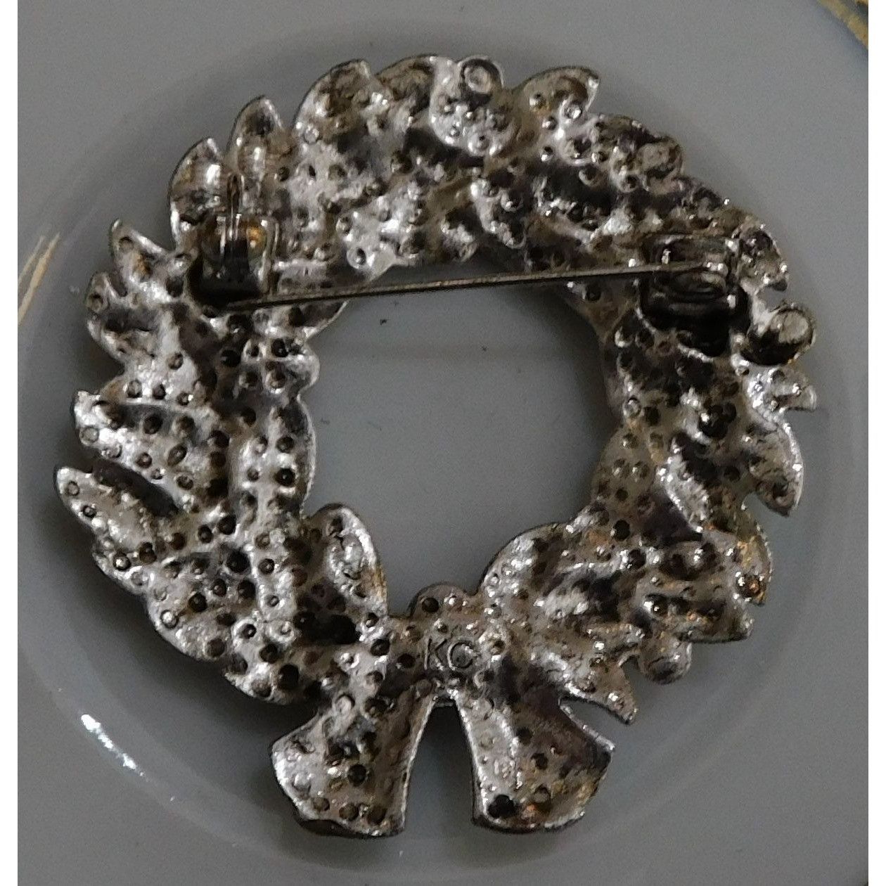 Kenneth Cole Vintage Kenneth Cole Wreath Brooch With Red Rhinestones Size ONE SIZE - 4 Thumbnail