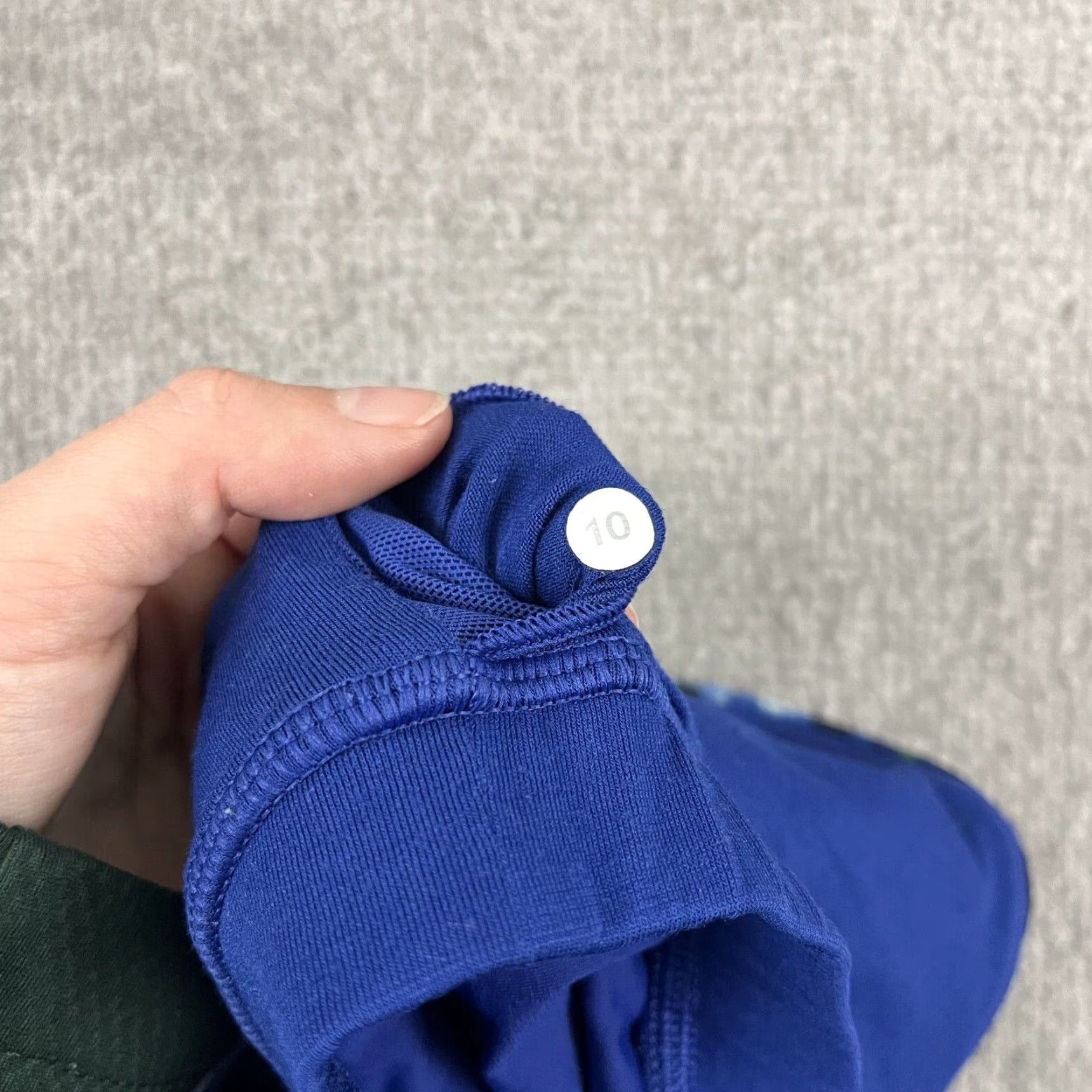 Lululemon LULULEMON Kanto Catch Me Tank Top Womens Size 10 Yoga Gym Running Windy Blooms Blue Size L / US 10 / IT 46 - 5 Thumbnail