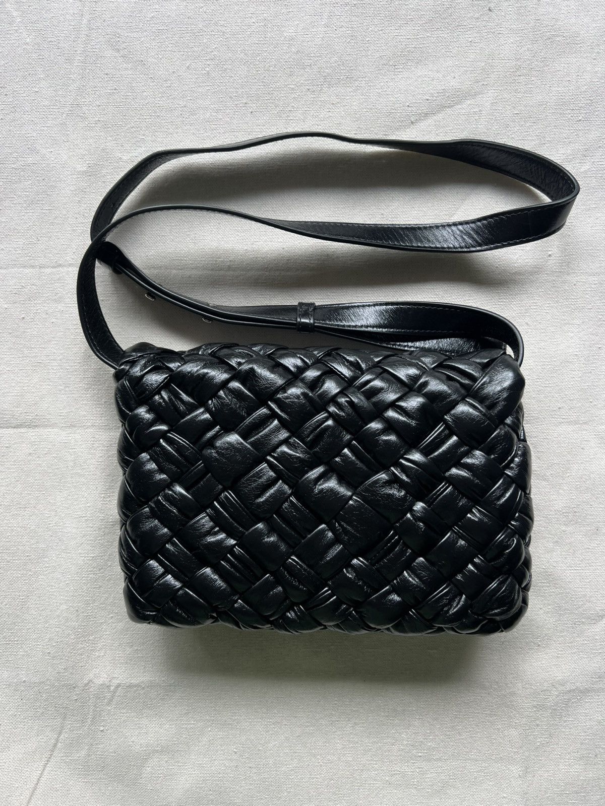 Bottega Veneta 🚩$3.5K VALUE🚩 Rumple Intrecciato Black Messenger Bag Small Size ONE SIZE - 2 Thumbnail