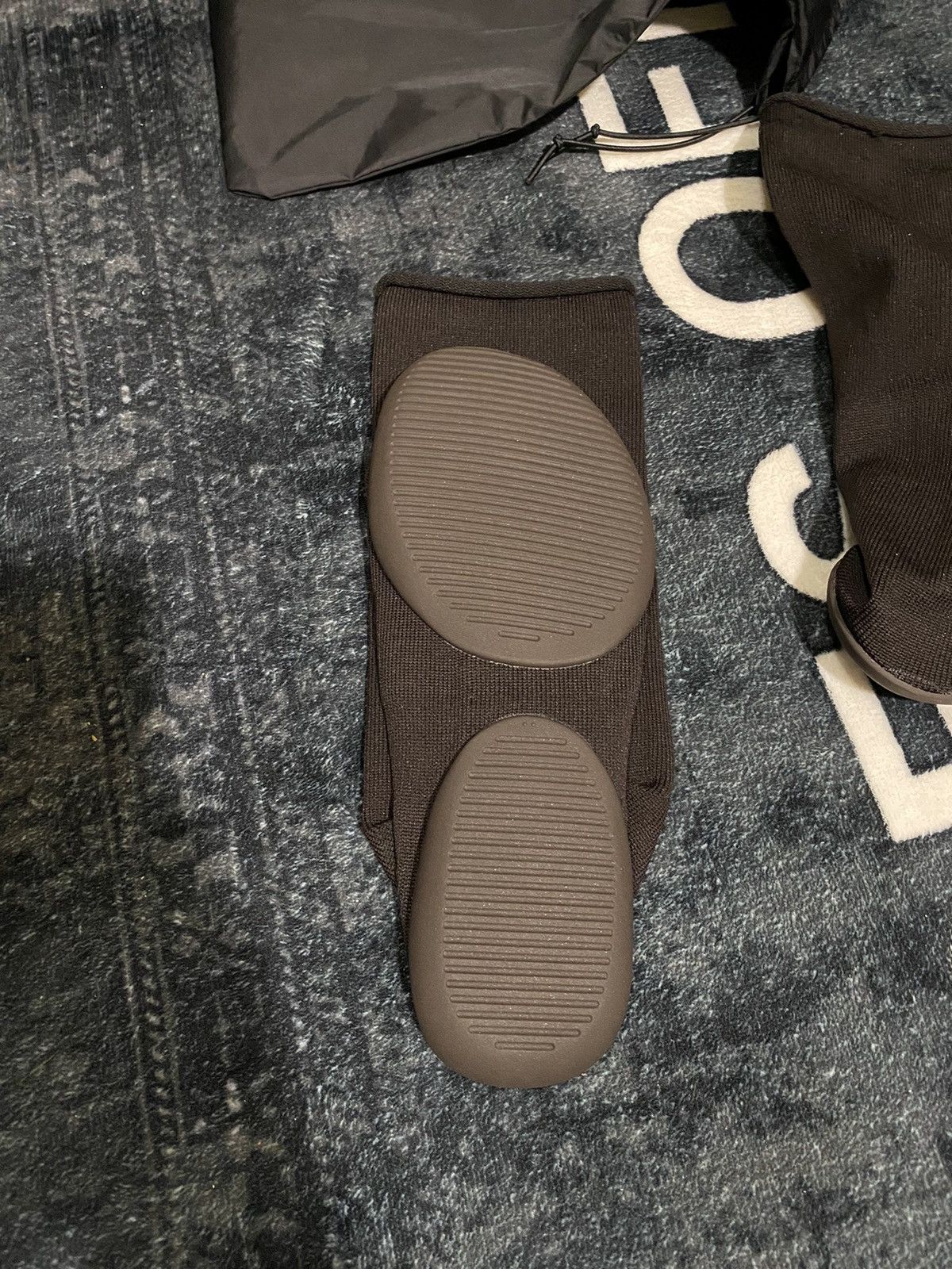 Kanye West × Yeezy Yeezy pods black Size US 9 / EU 42 - 5 Thumbnail