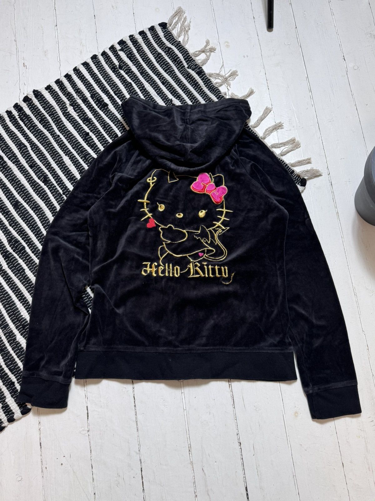 Cartoon Network VINTAGE HELLO KITTY VELOUR TRACKSUIT Size M / US 6-8 / IT 42-44 - 3 Thumbnail