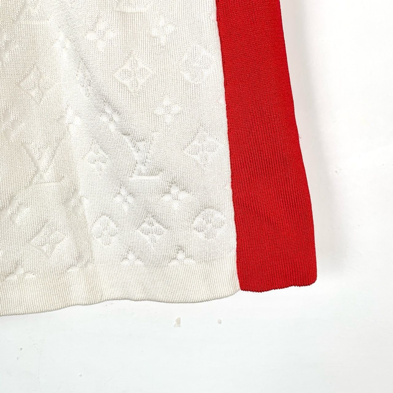 Louis Vuitton Louis Vuitton Logo Monogram Print White Silk Knit Shorts, Si Size 32" / US 10 / IT 46 - 4 Thumbnail