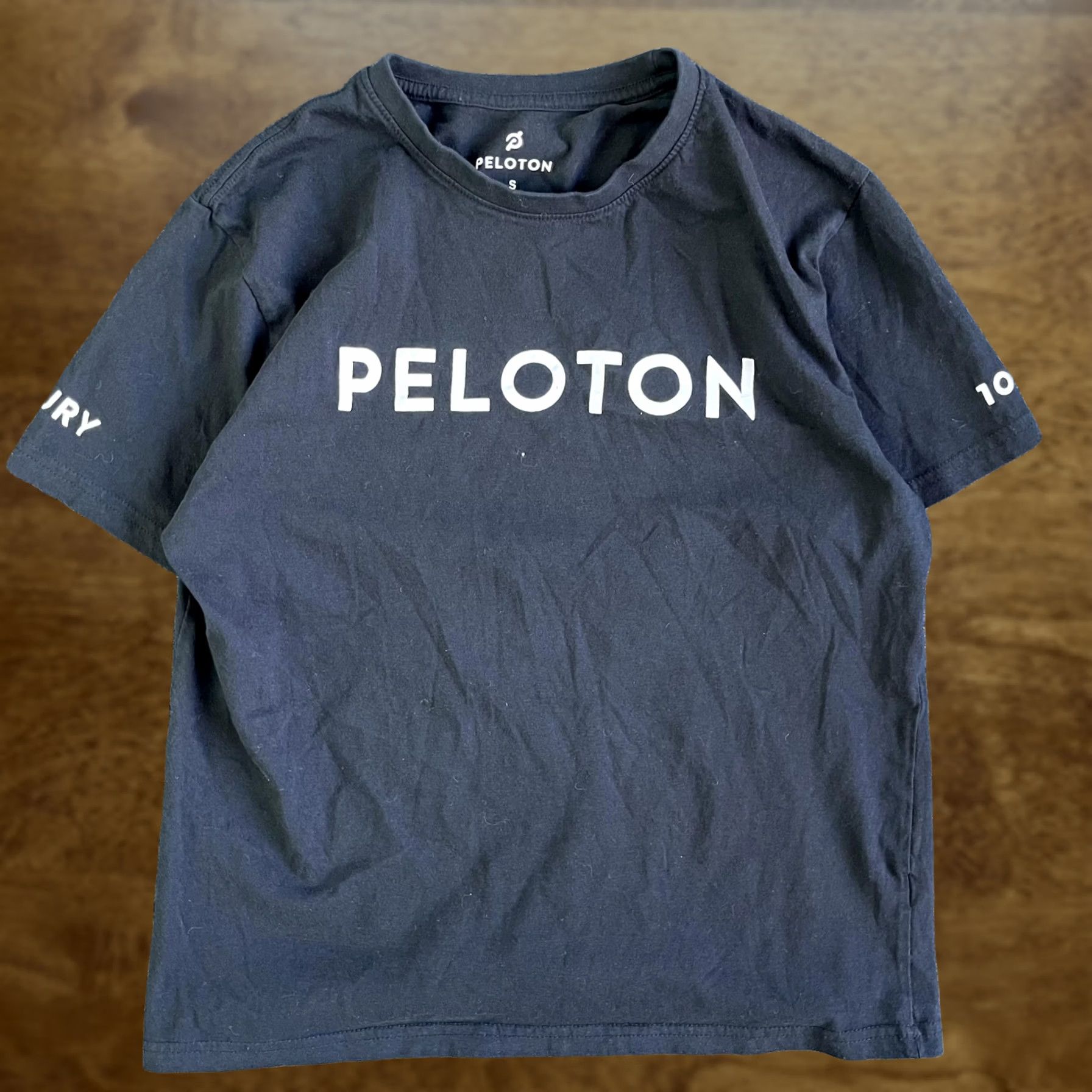 Logo 7 Peloton Shirt Mens S Black Century 100 Ride Logo Graphic Cycling Tee T-Shirt Size US S / EU 44-46 / 1 - 1 Thumbnail