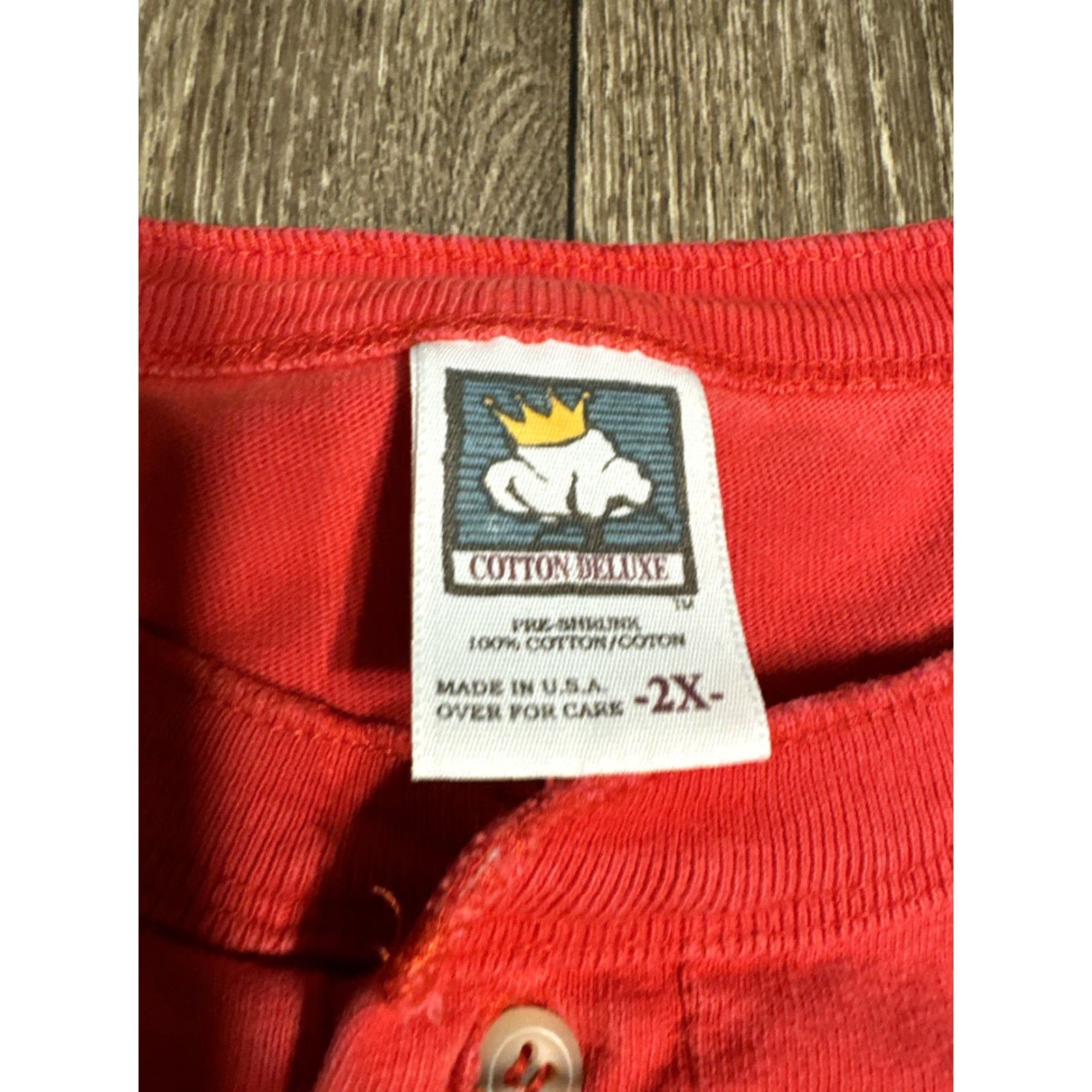 Vintage VINTAGE University of Wisconsin Embroidered Red Henley T-Shirt 2XL Mens 90s Size US XXL / EU 58 / 5 - 4 Thumbnail