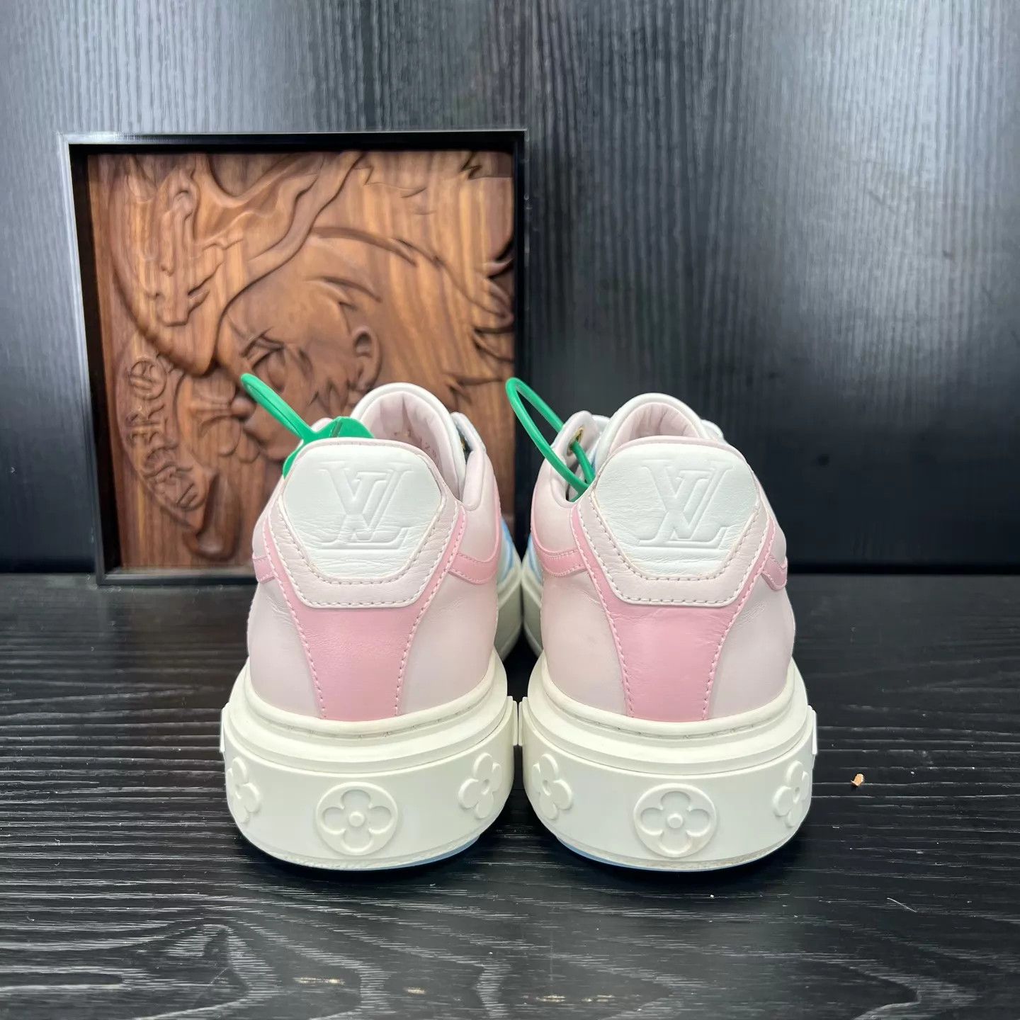 Louis Vuitton Louis Vuitton TimeOut women's white-pink-blue36.5 Size US 6 / IT 36 - 6 Thumbnail