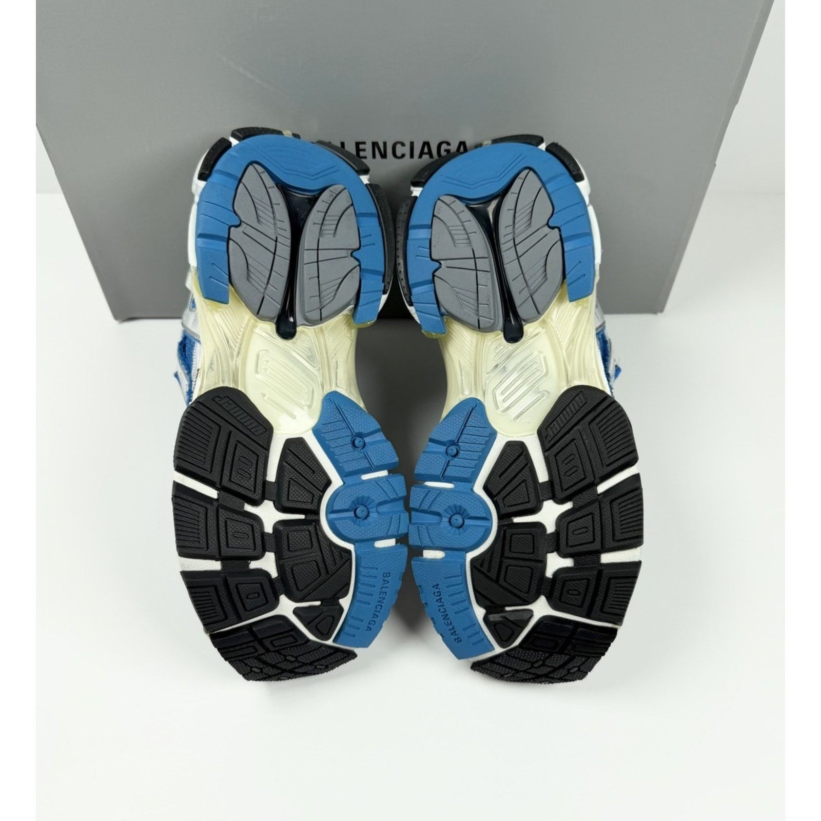 Balenciaga Size 39EU/6US - Balenciaga Runner Blue Sneakers NEW Size US 6 / EU 39 - 7 Thumbnail