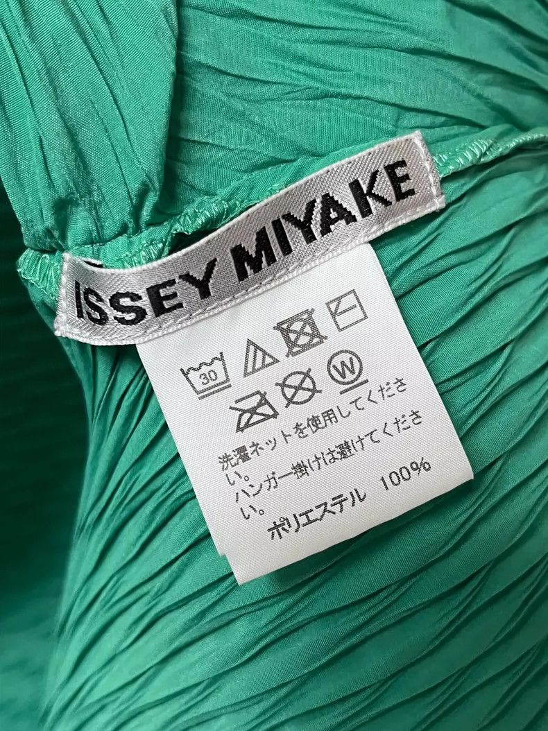 Issey Miyake Issey Miyake size:2 Green main line small fish scale short Size S / US 4 / IT 40 - 4 Thumbnail