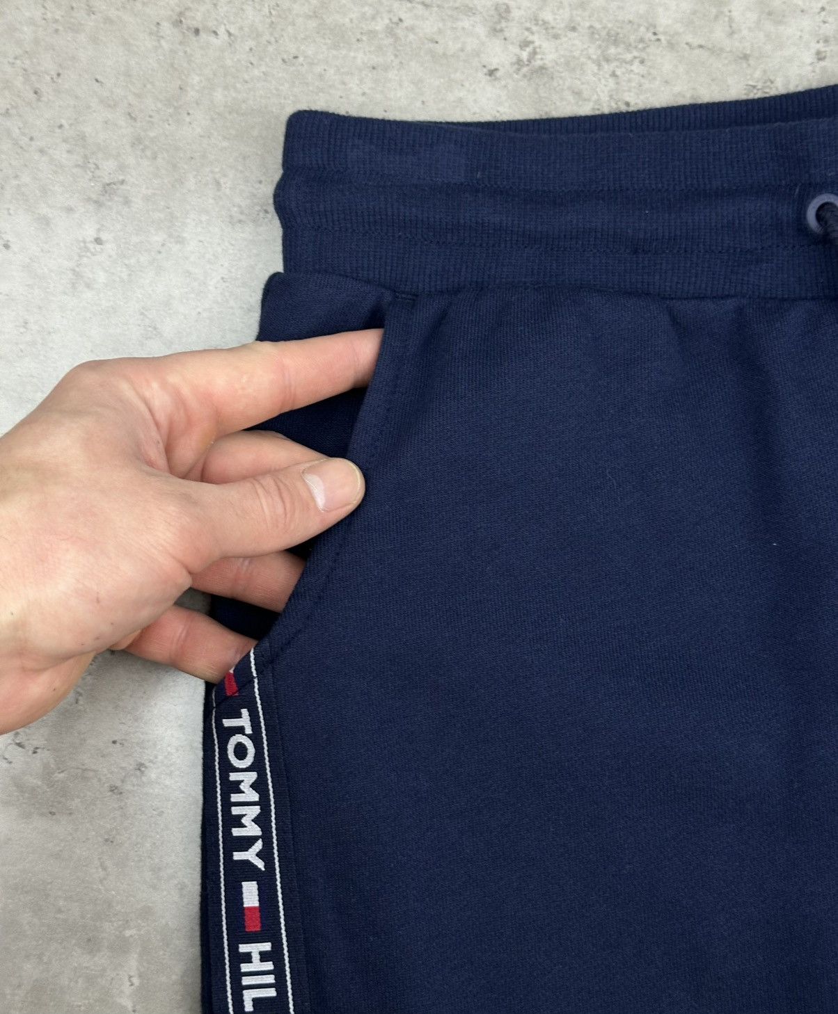 Tommy Hilfiger Tommy Hilfiger Men's Navy blue Logo Tape Sweat Shorts Size M Size US 32 / EU 48 - 2 Thumbnail