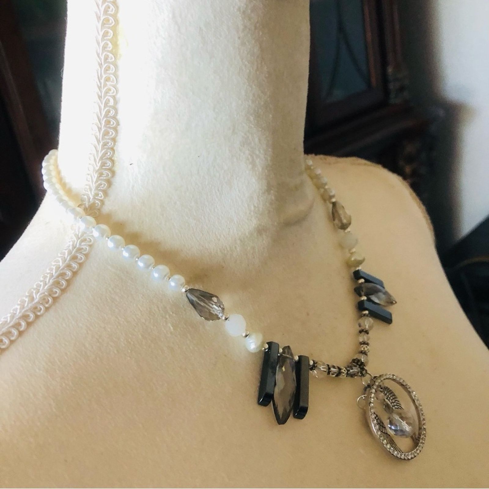 Handmade Handcrafted repurpose elegant angel wings Pearl necklace Size ONE SIZE - 3 Thumbnail