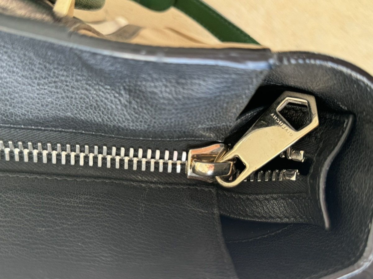 Givenchy Stunning Givenchy shoulder bag like new Size ONE SIZE - 18 Thumbnail