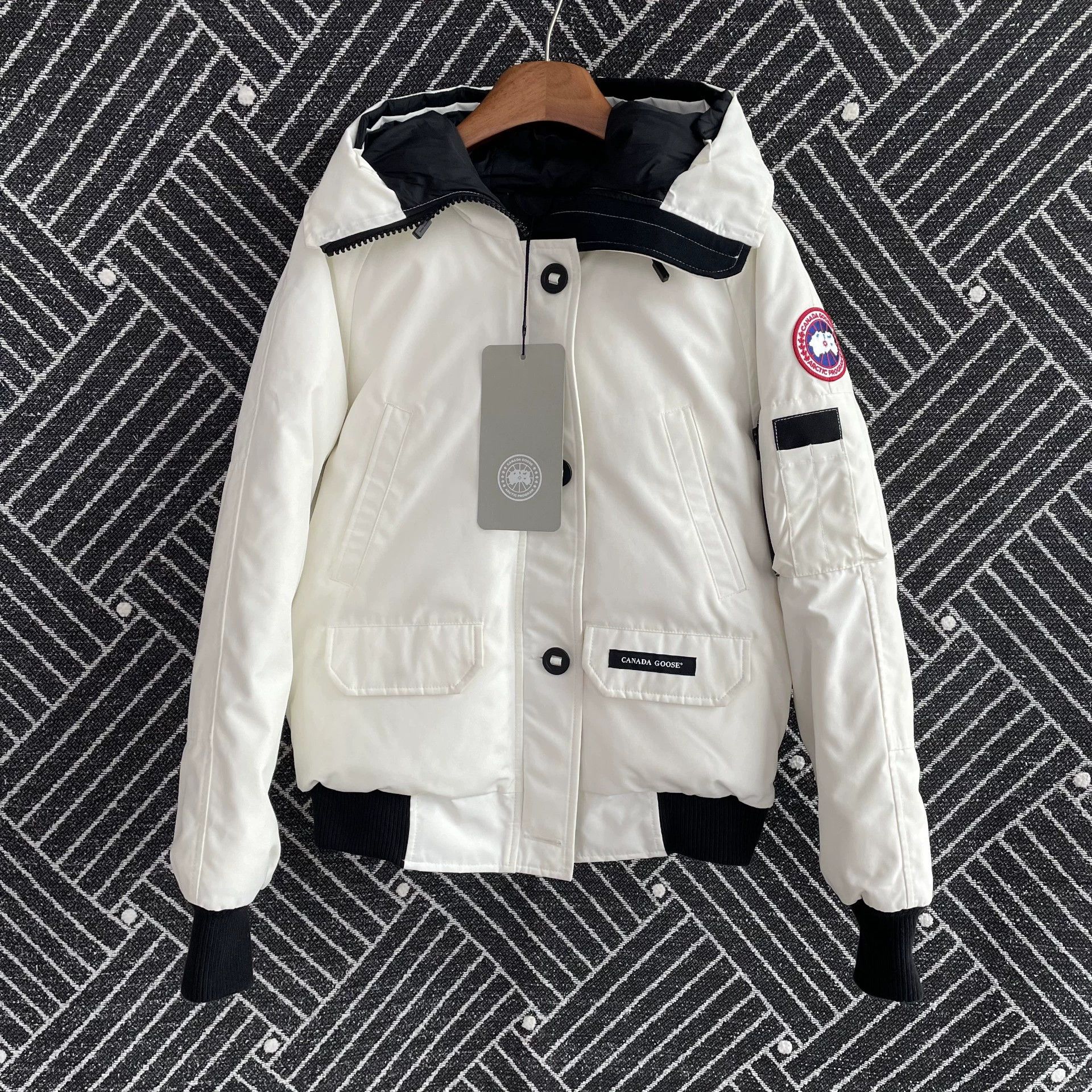 Canada Goose Canada Goose Red Label Hooded Down Coat Women's White M Size M / US 6-8 / IT 42-44 - 1 Thumbnail