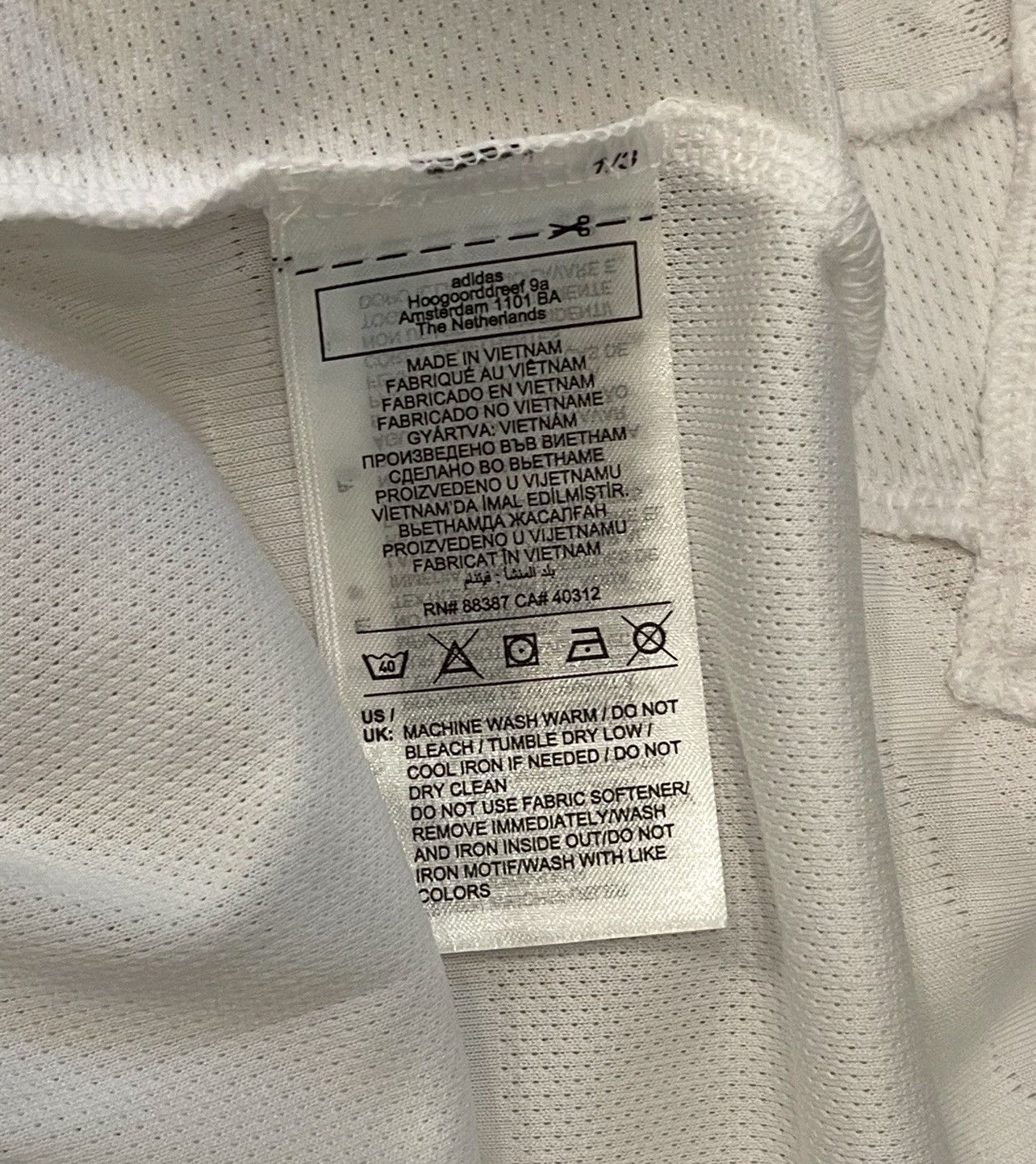 Adidas Authentic Real Madrid JUDE BELLINGHAM 2024/25 home jersey Size US L / EU 52-54 / 3 - 5 Thumbnail