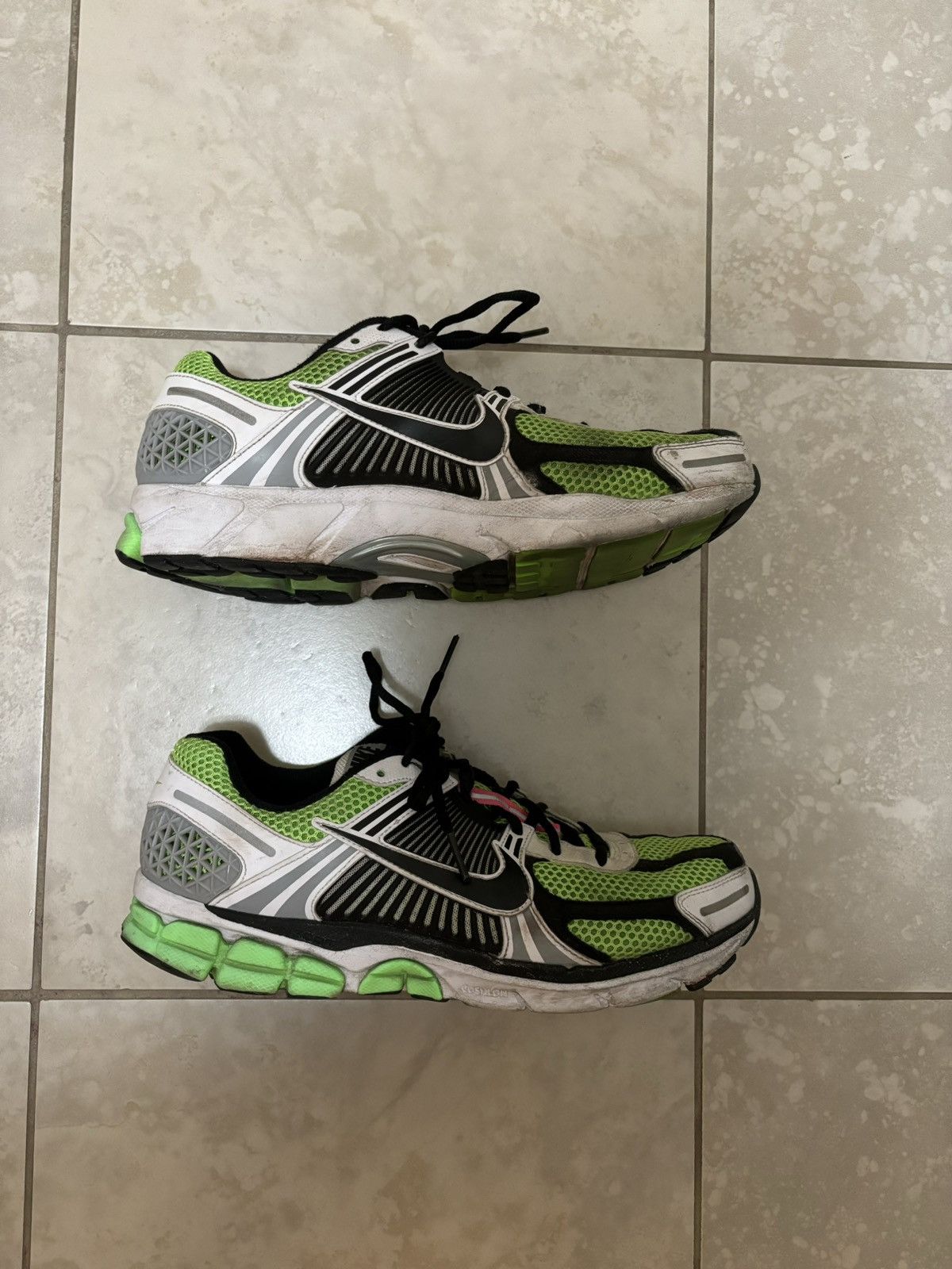 Nike Rare Nike Zoom Vomero 5 Electric Green Black Size 9 Size US 9 / EU 42 - 3 Thumbnail