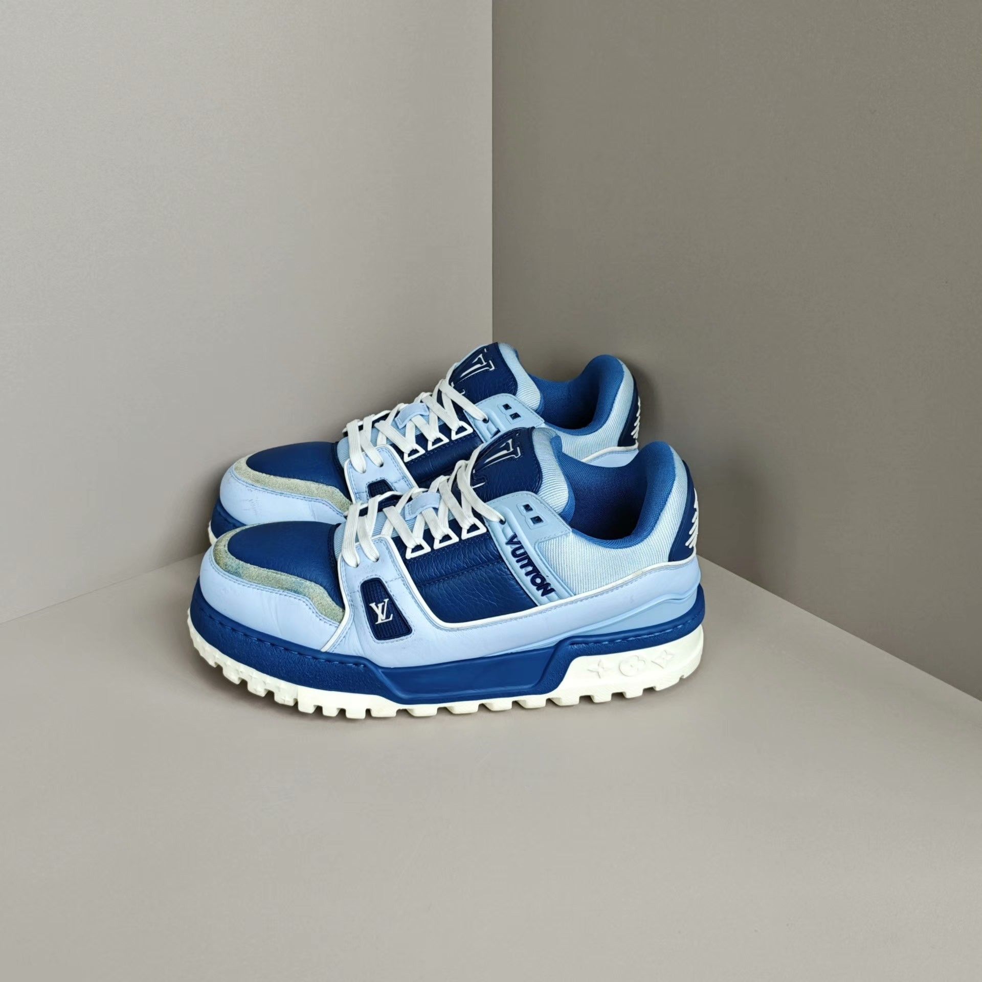 Louis Vuitton Louis Vuitton Training Lowtop Sneakers 8 Men Size US 8 / EU 41 - 1 Thumbnail