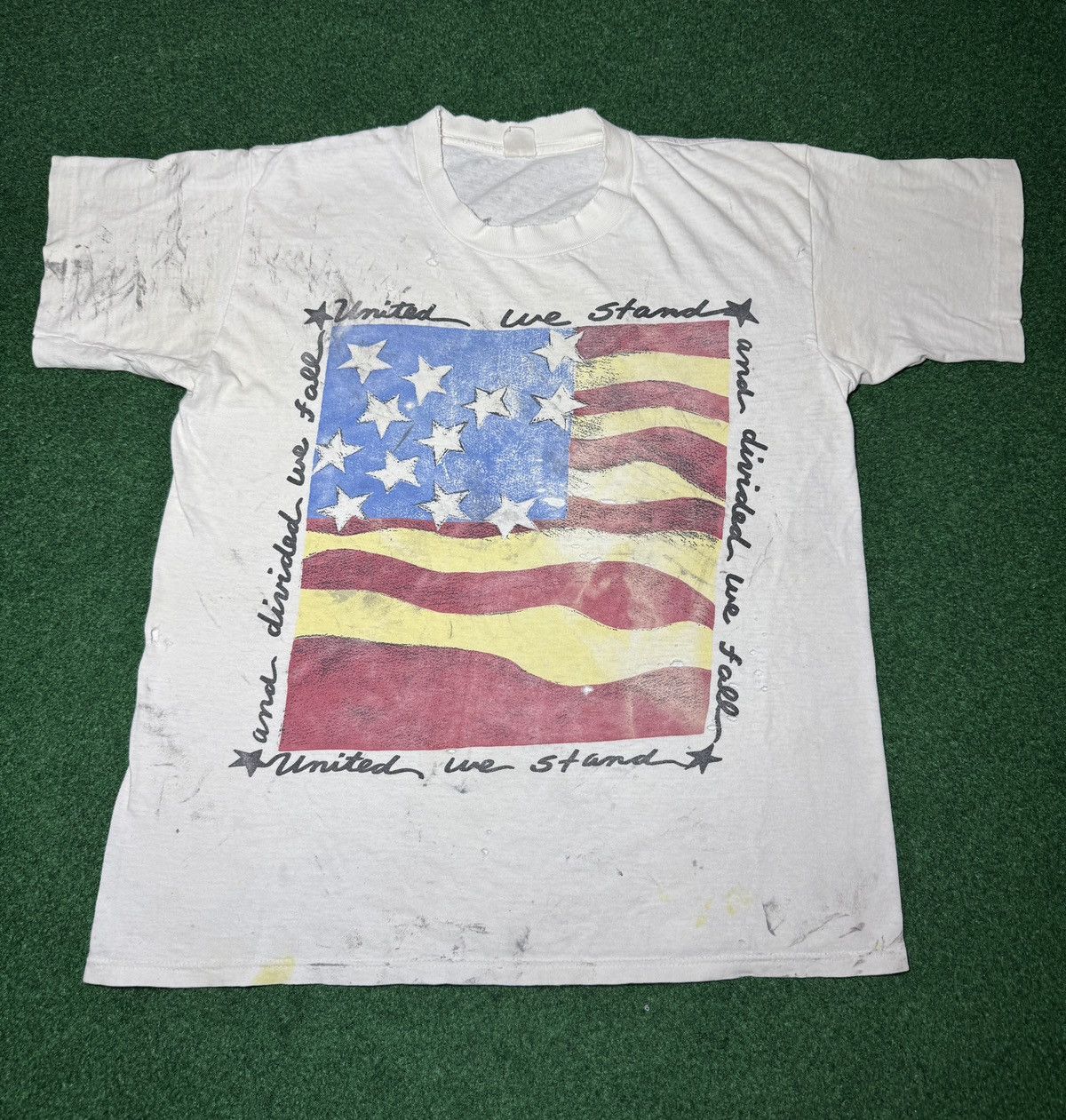 Vintage Vintage 90s USA United We Stand Distressed Patriotic T Shirt Size US L / EU 52-54 / 3 - 1 Thumbnail