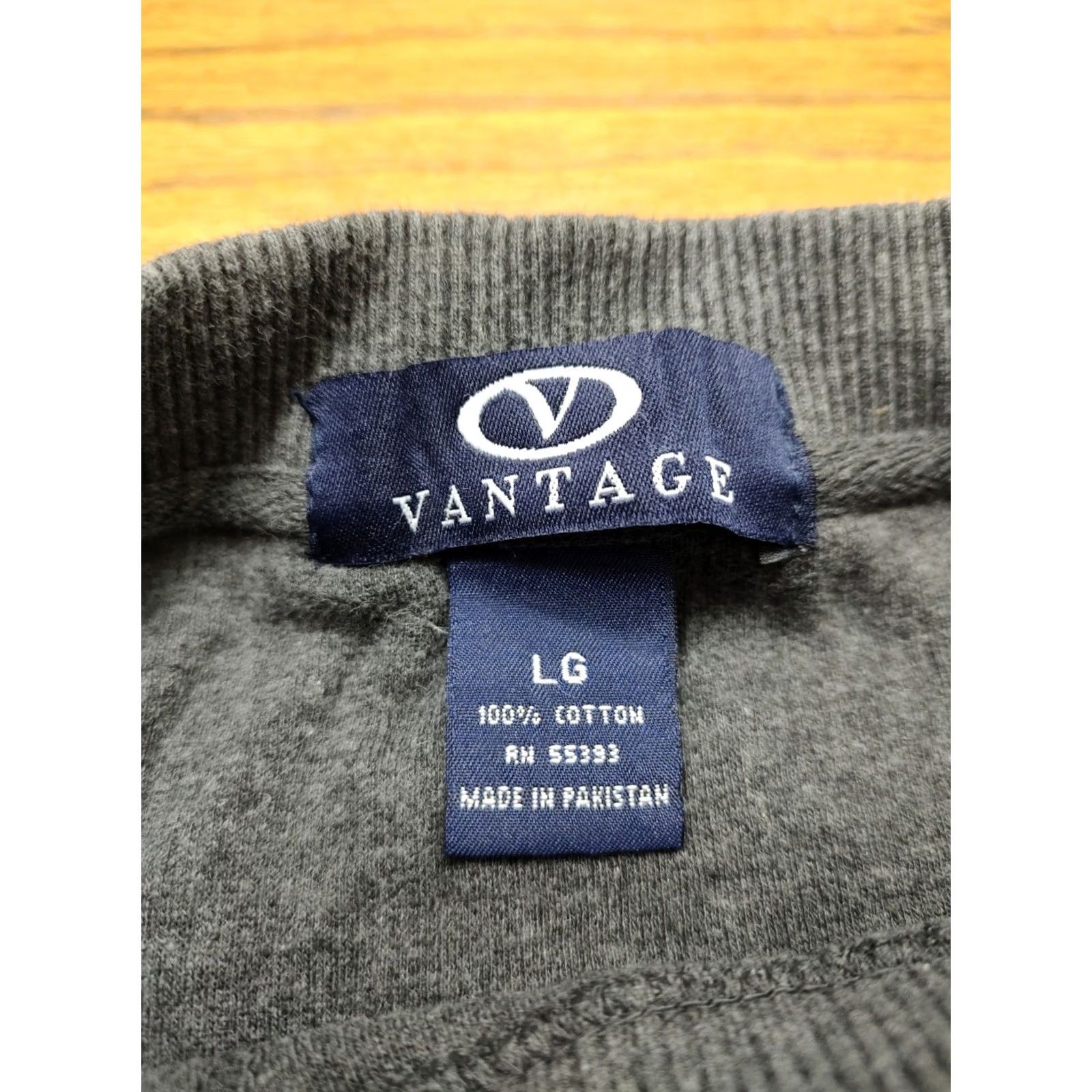 Vintage VINTAGE Trump Plaza Gray Ribbed Crewneck Sweatshirt Cotton L USA 90s Mens Size US L / EU 52-54 / 3 - 4 Thumbnail