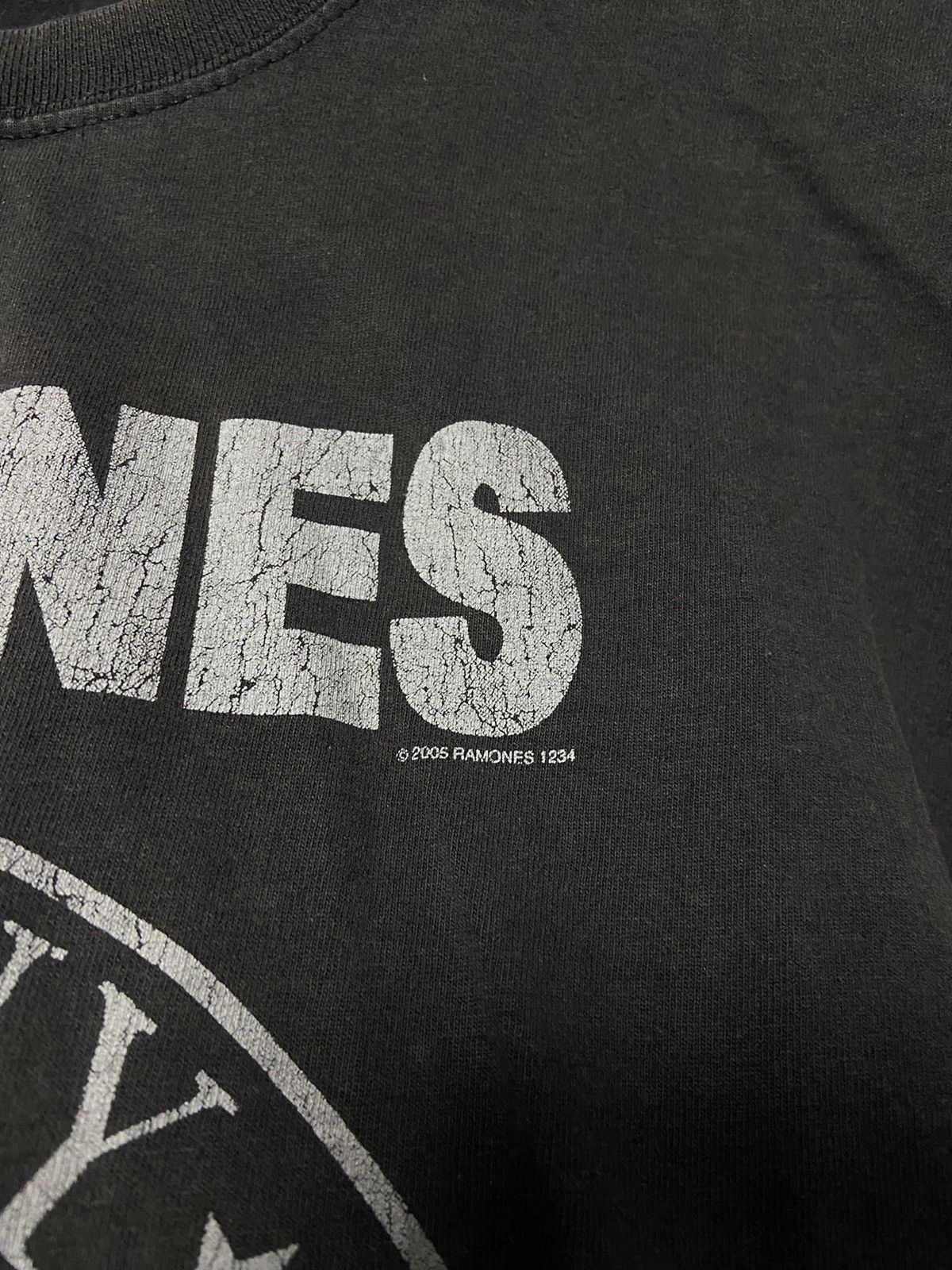 Vintage Ramones 2005 T Shirt Big Logo Vintage hey ho let's go Size US XL / EU 56 / 4 - 5 Thumbnail