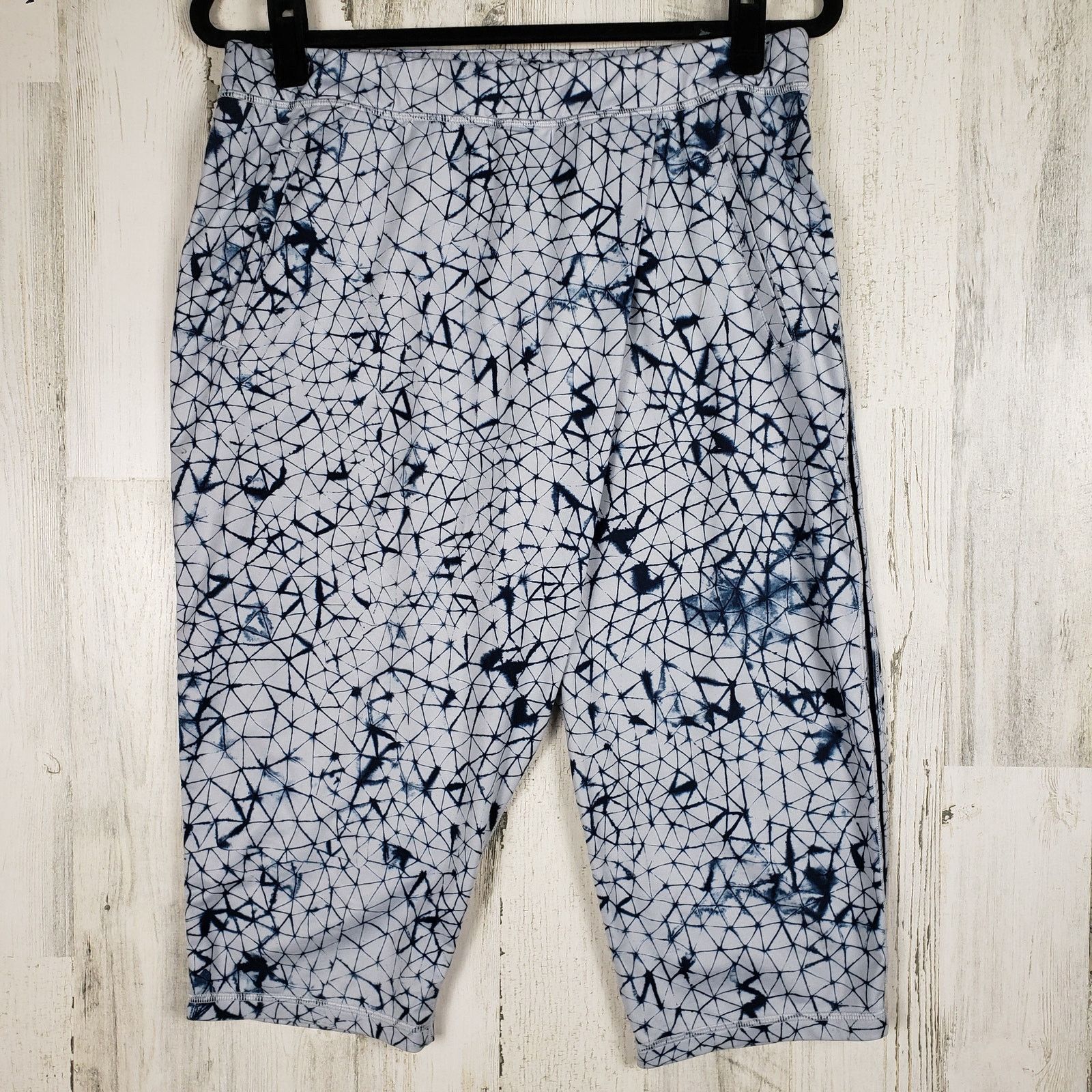 Lululemon Lululemon Athletica Star Silver Fox Retreat Yogi Crop Pant 8 Size 30" / US 8 / IT 44 - 1 Thumbnail