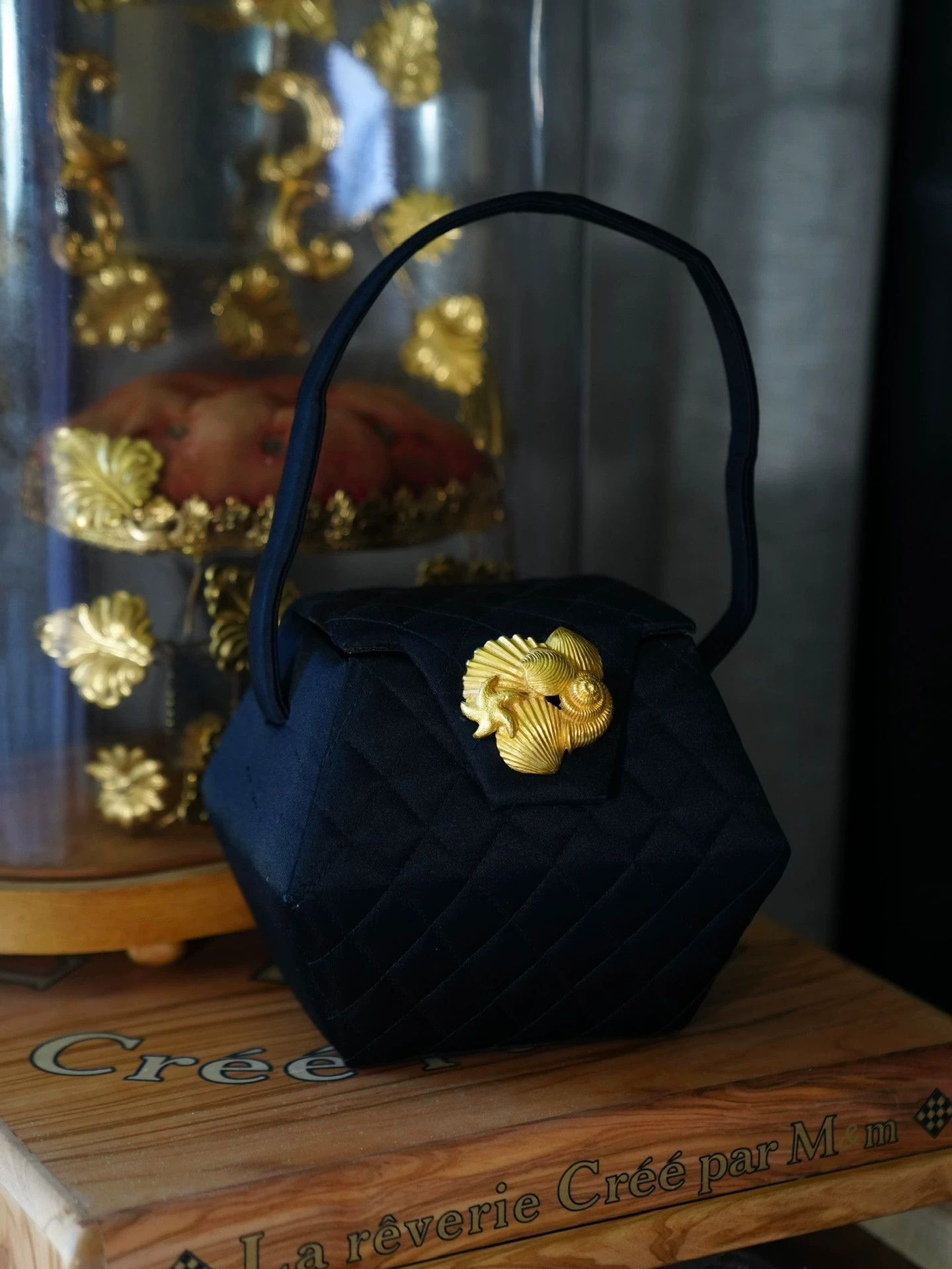 Vintage Vintage USA Black Gold Sea Star Quilted Handbag Size ONE SIZE - 1 Thumbnail