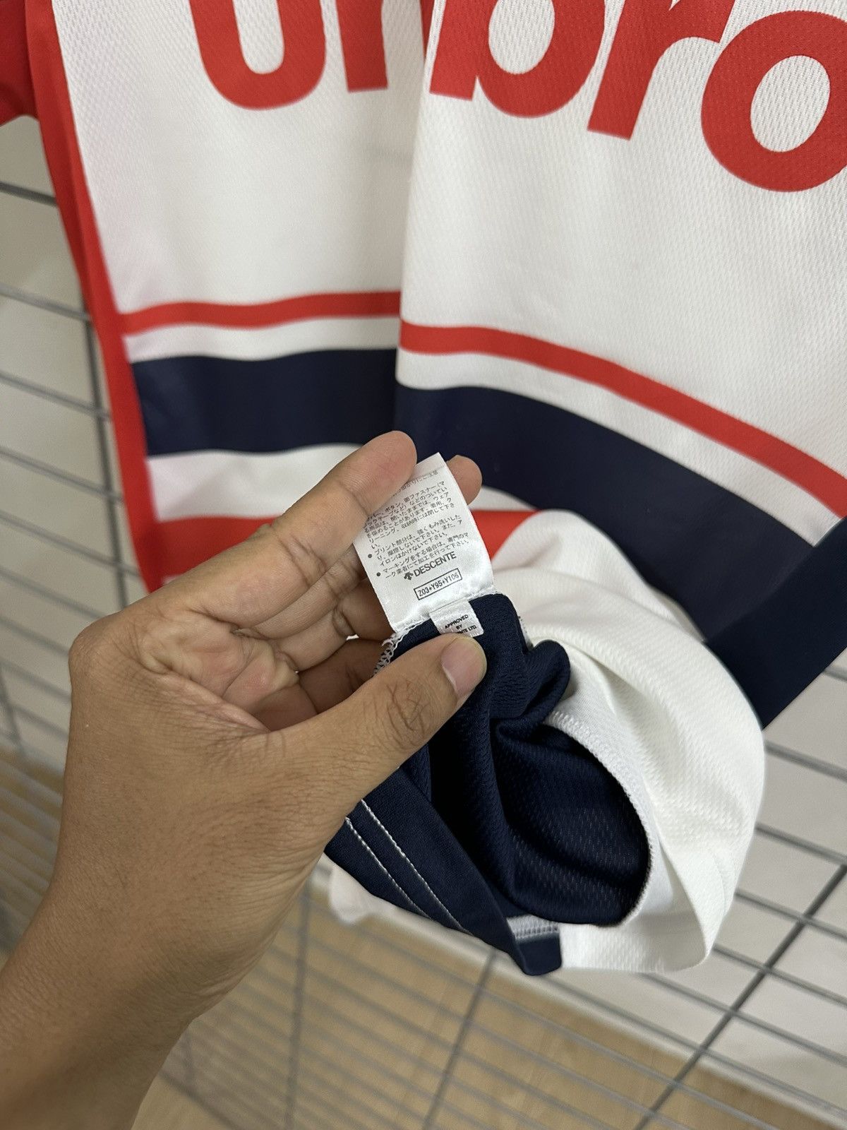 Umbro Rare Vintage Umbro Thailand Colourway Jersey By Descente Size US M / EU 48-50 / 2 - 8 Thumbnail