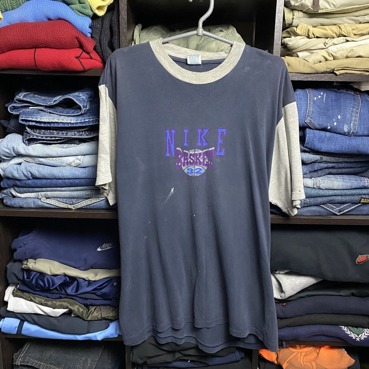 Nike Vintage Nike Basketball 90’s distressed style big logo tee Size US XL / EU 56 / 4 - 1 Thumbnail
