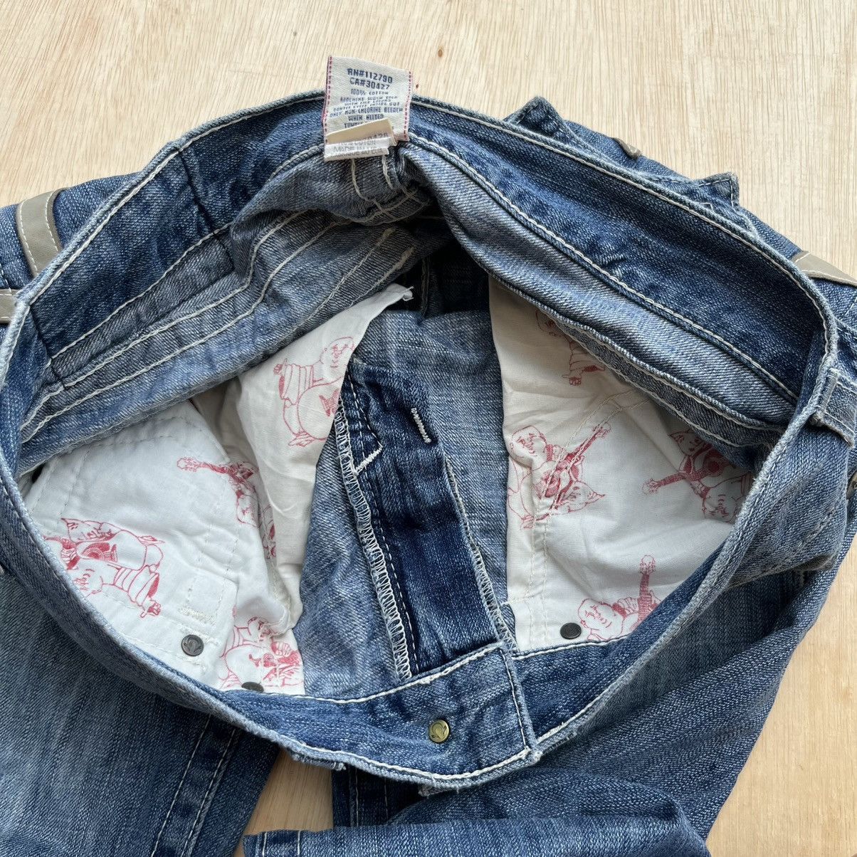 True Religion TRUE RELIGION VINTAGE DISTRESSED FLARED DENIM Size US 32 / EU 48 - 10 Thumbnail