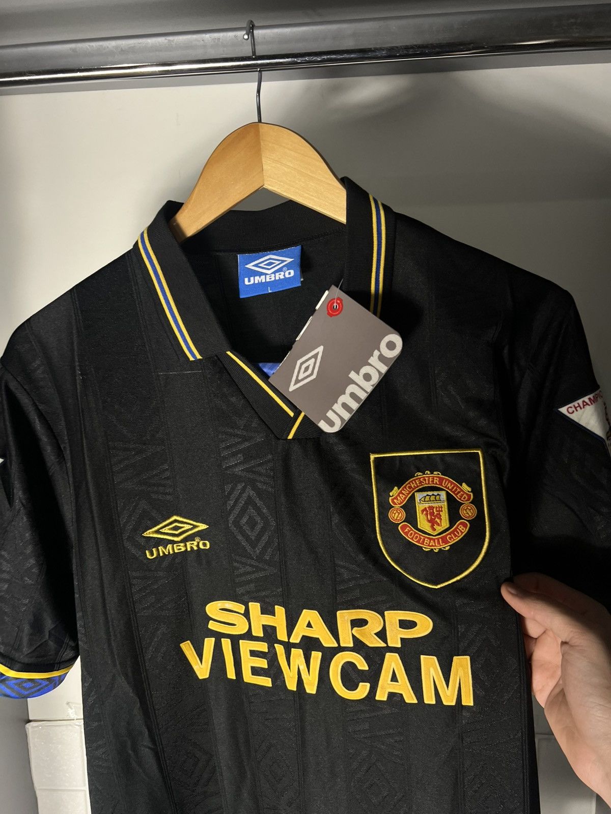 Umbro VINTAGE UMBRO FC MANCHESTER UNITED ENGLAND SOCCER JERSEY 90s Size US L / EU 52-54 / 3 - 10 Thumbnail
