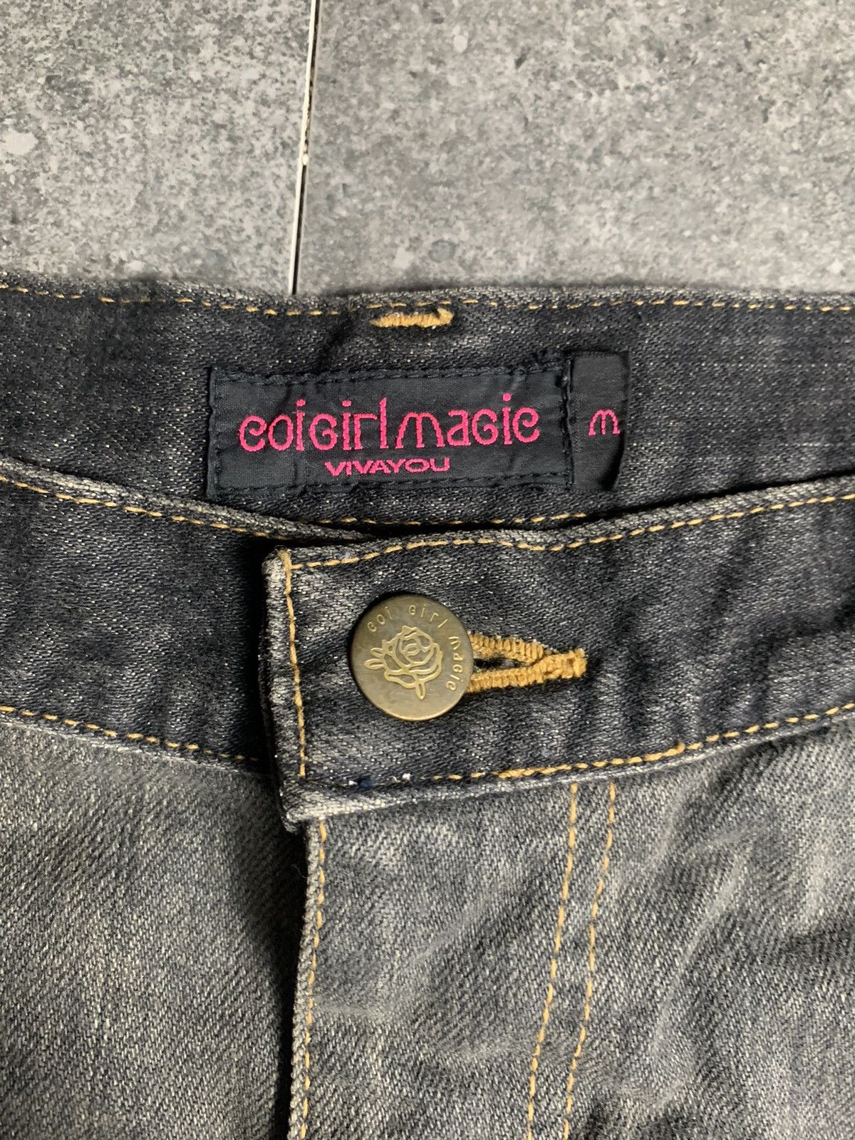 If Six Was Nine × Japanese Brand × Le Grande Bleu (L.G.B.) 2000s Coi Girl Magic Dual Tone Frayed-Seam Flared Jeans Size US 28 / EU 44 - 6 Thumbnail