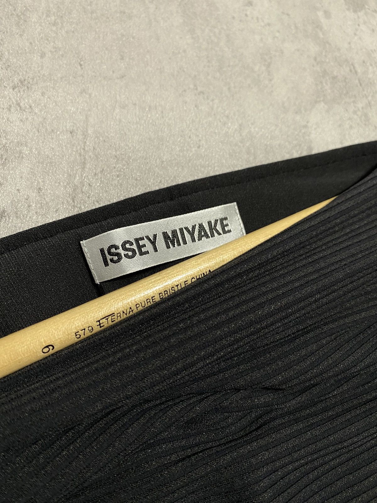 Issey Miyake ISSEY MIYAKE FW14 RTW HORIZONTAL PLEATED MIDI SKIRT Size 32" / US 10 / IT 46 - 3 Thumbnail