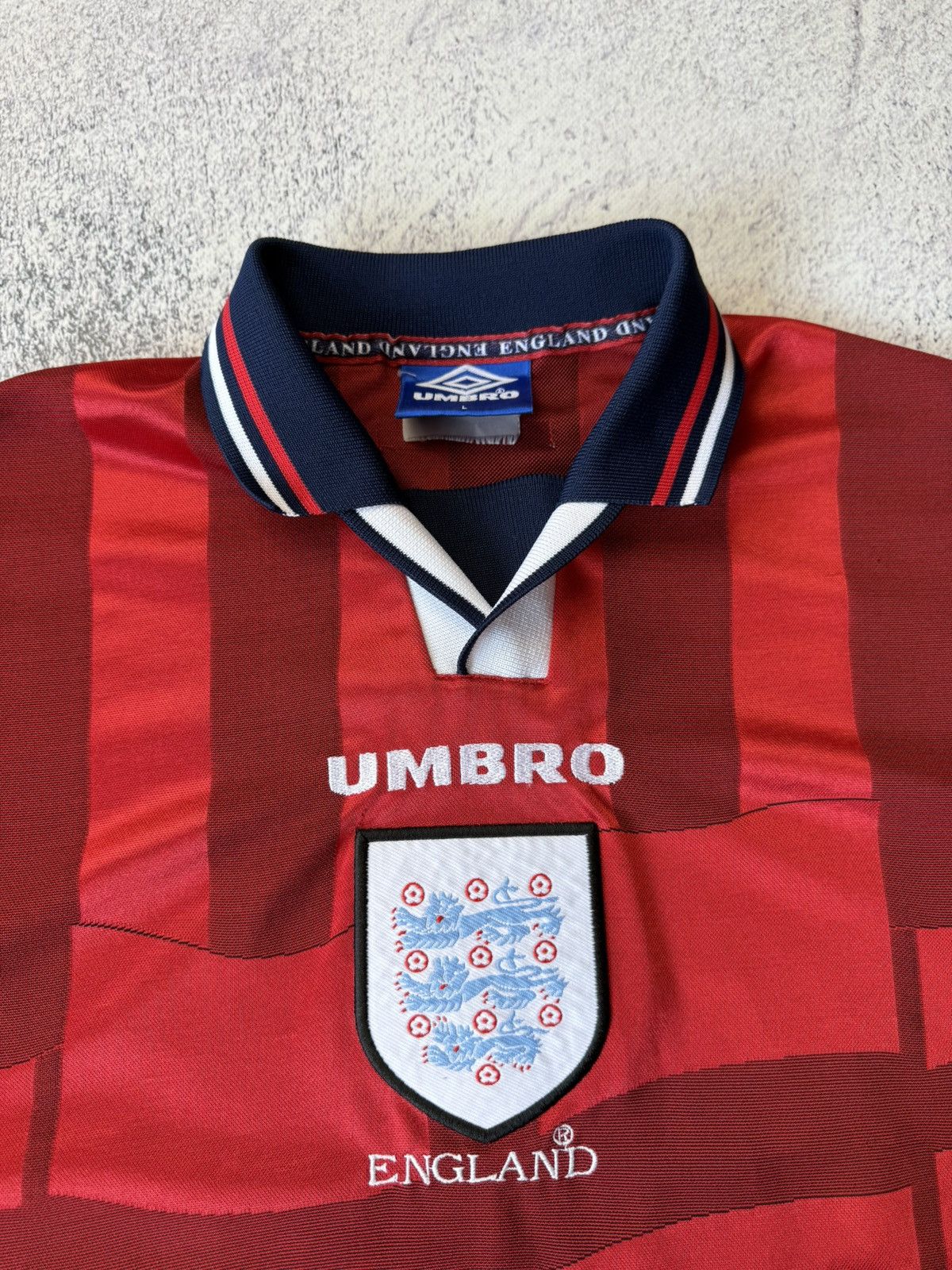 Umbro ENGLAND UMBRO 1997 1998 AWAY VINTAGE FOOTBALL JERSEY SHIRT Size US L / EU 52-54 / 3 - 12 Thumbnail